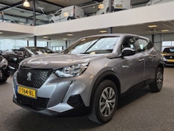 Peugeot 2008 1.2 PureTech Active Pack 2023 - voorkant