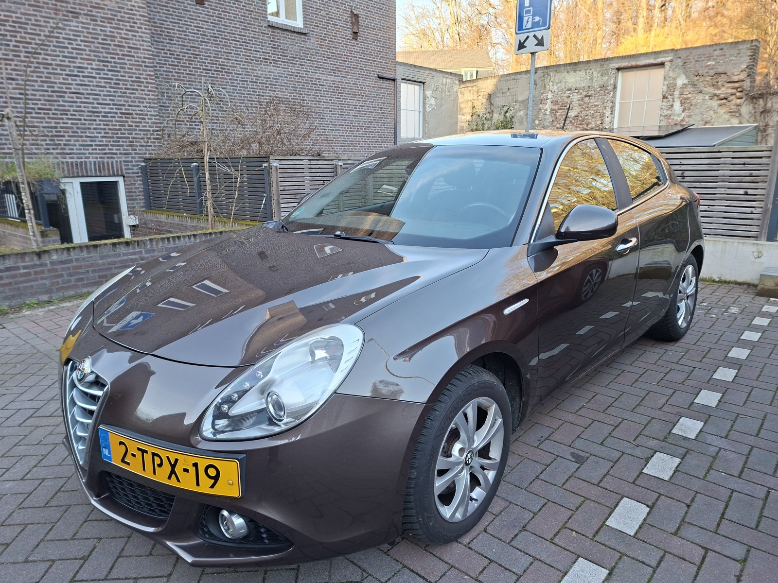 Alfa Romeo Giulietta 1.4 T Dist. Lusso 2014 - voorkant