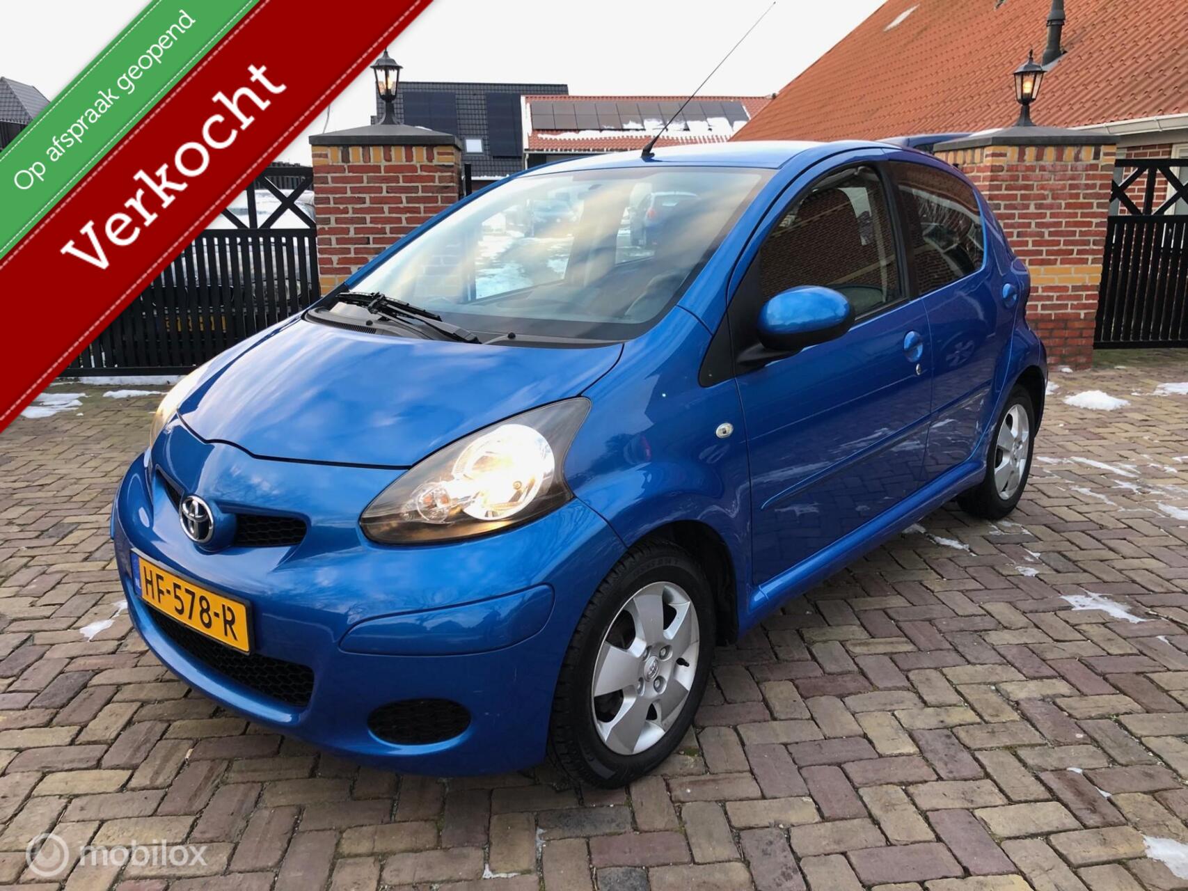 Toyota Toyota Aygo 1.0-12V Dynamic Blue Carplay PDC 2009 - voorkant