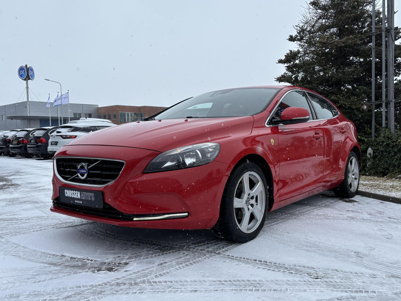 Volvo V40 1.6 D2 Momentum, Airco, Trekhaak, Clima, Cruise! 2013 - voorkant