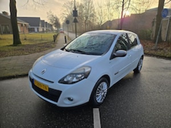 Renault Clio 1.5 dCi Night & Day 2011 - voorkant