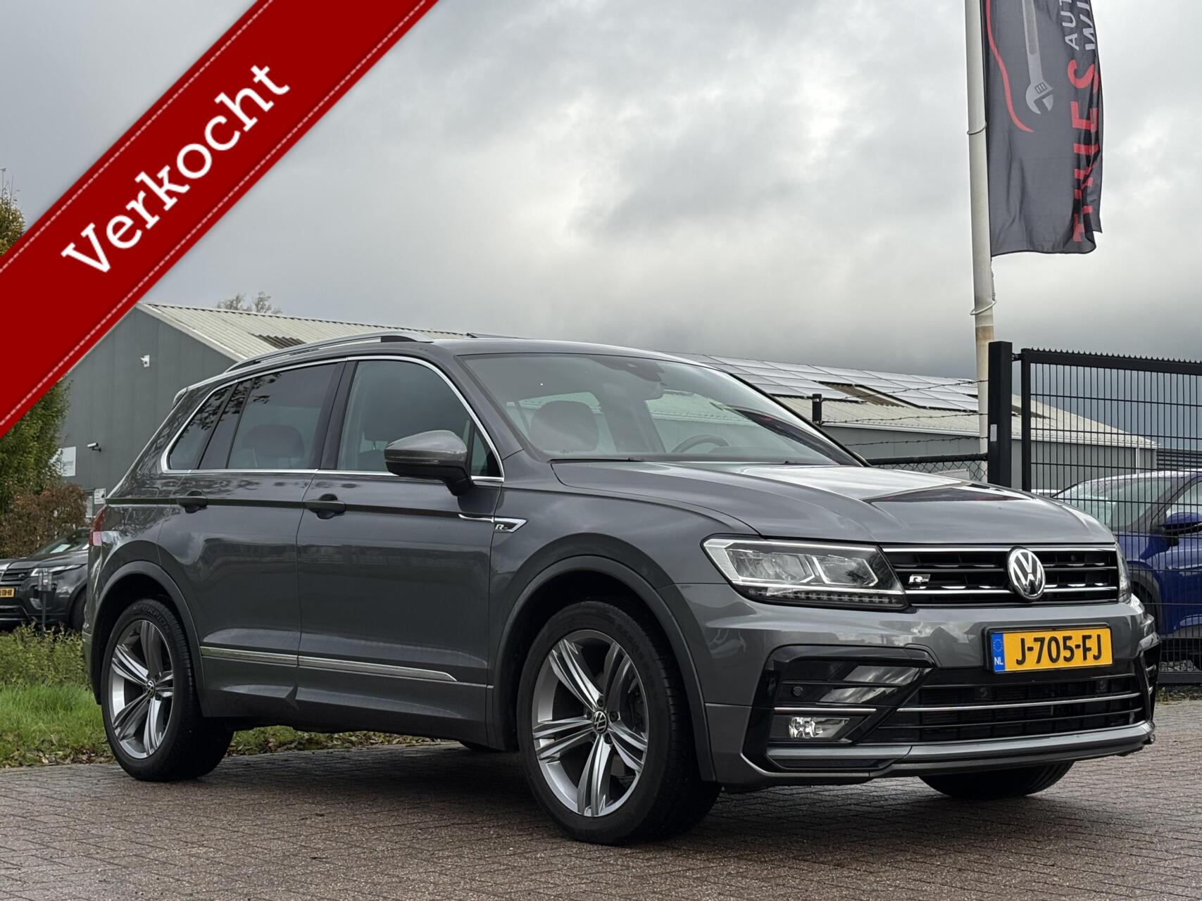 Volkswagen Tiguan 1.5 TSI ACT Highline Business R trekhaak 2020 - voorkant