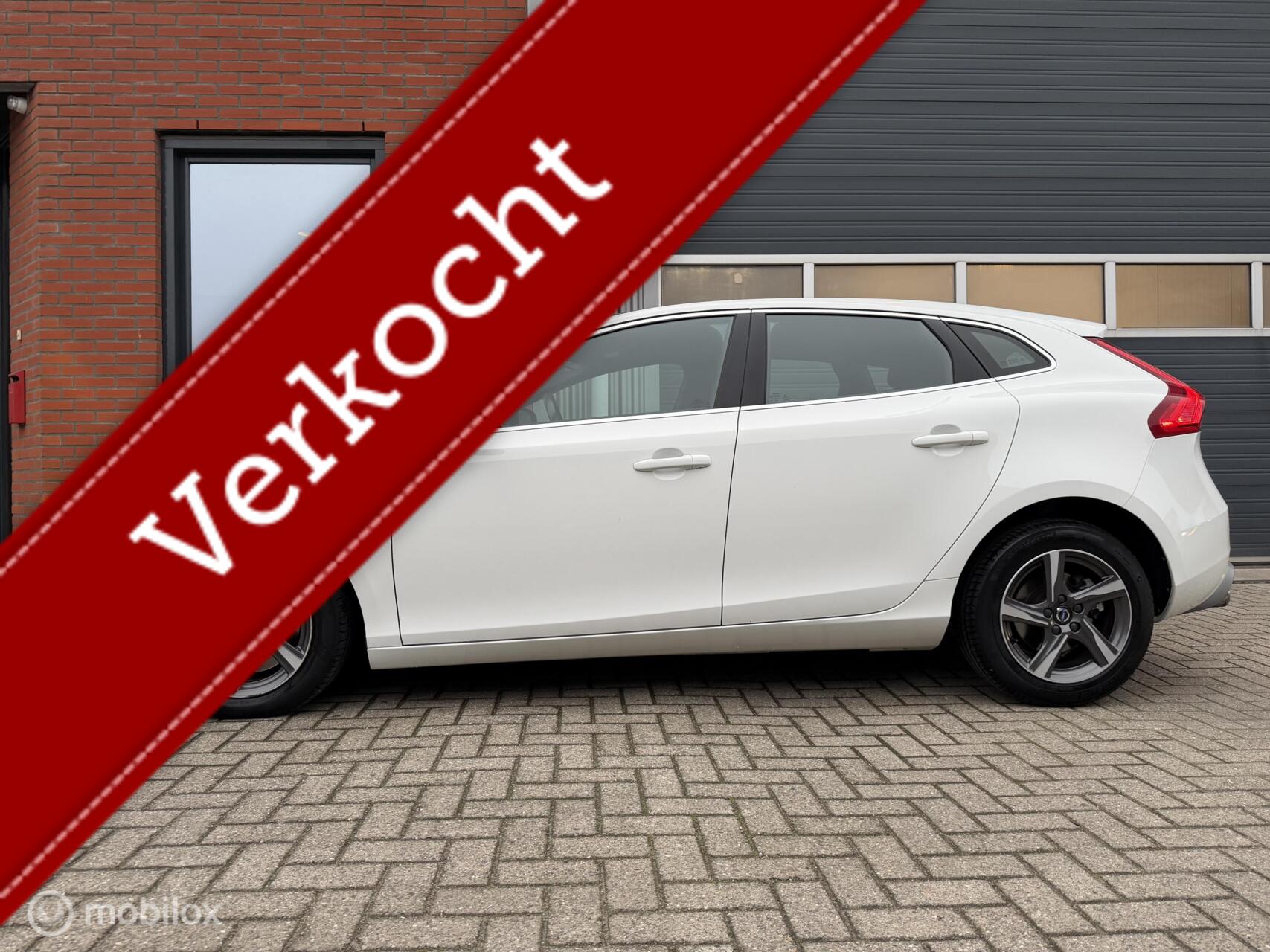 Volvo V40 1.5 T2 Geartr. R-Design - pano - xenon - H/k audio 2016 - voorkant