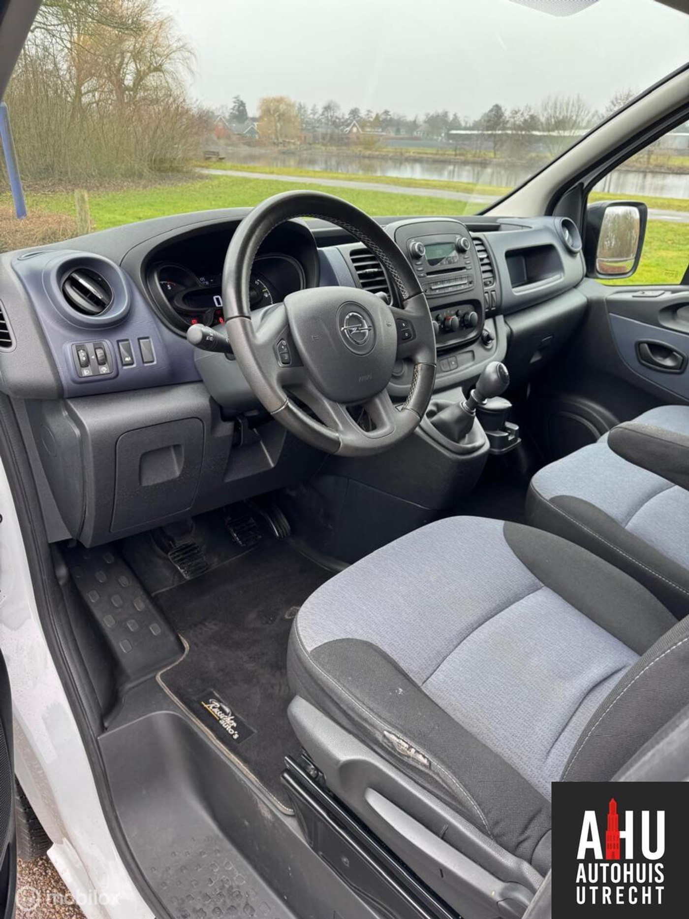 Foto van Opel Vivaro-b