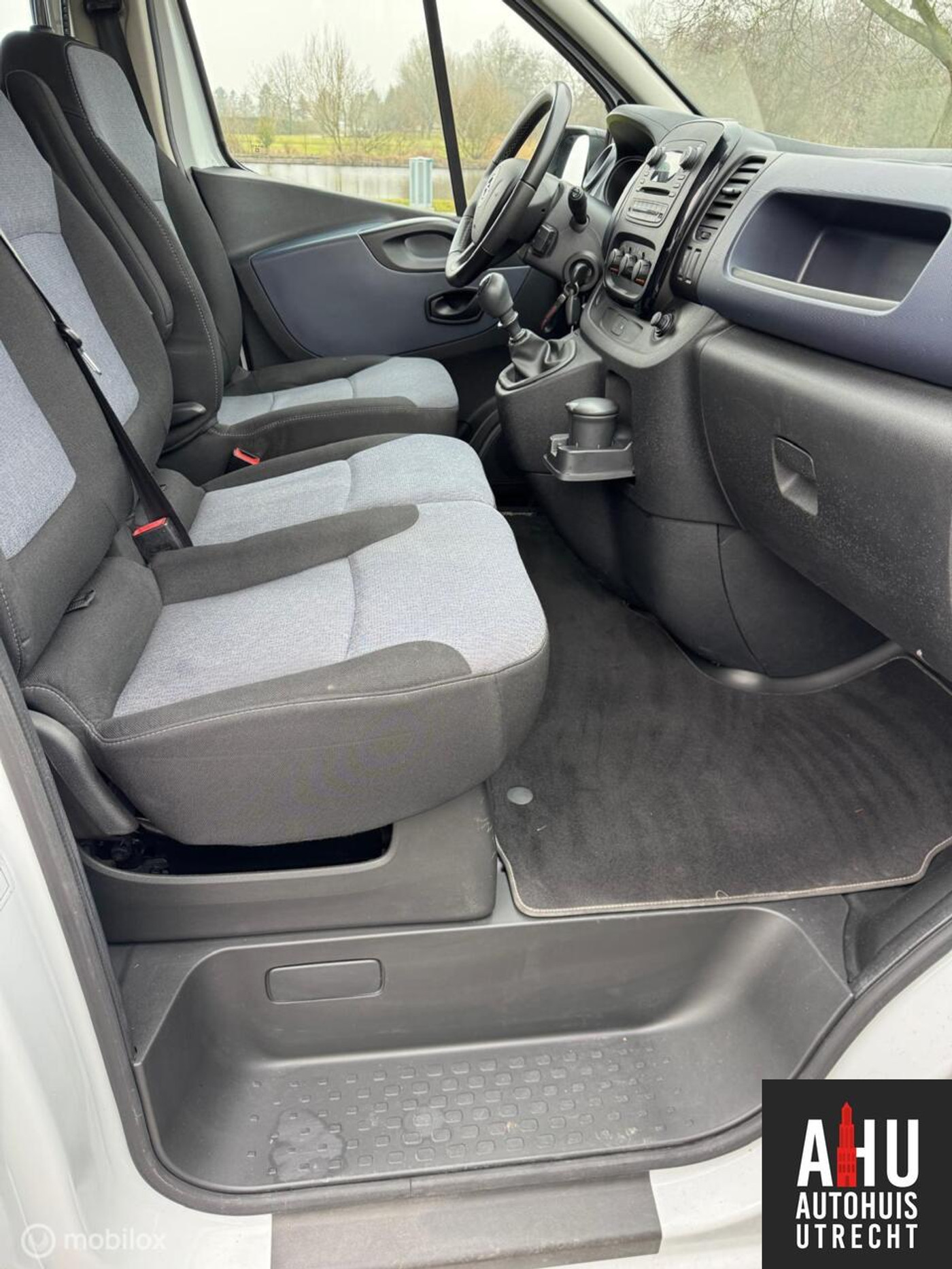 Foto van Opel Vivaro-b