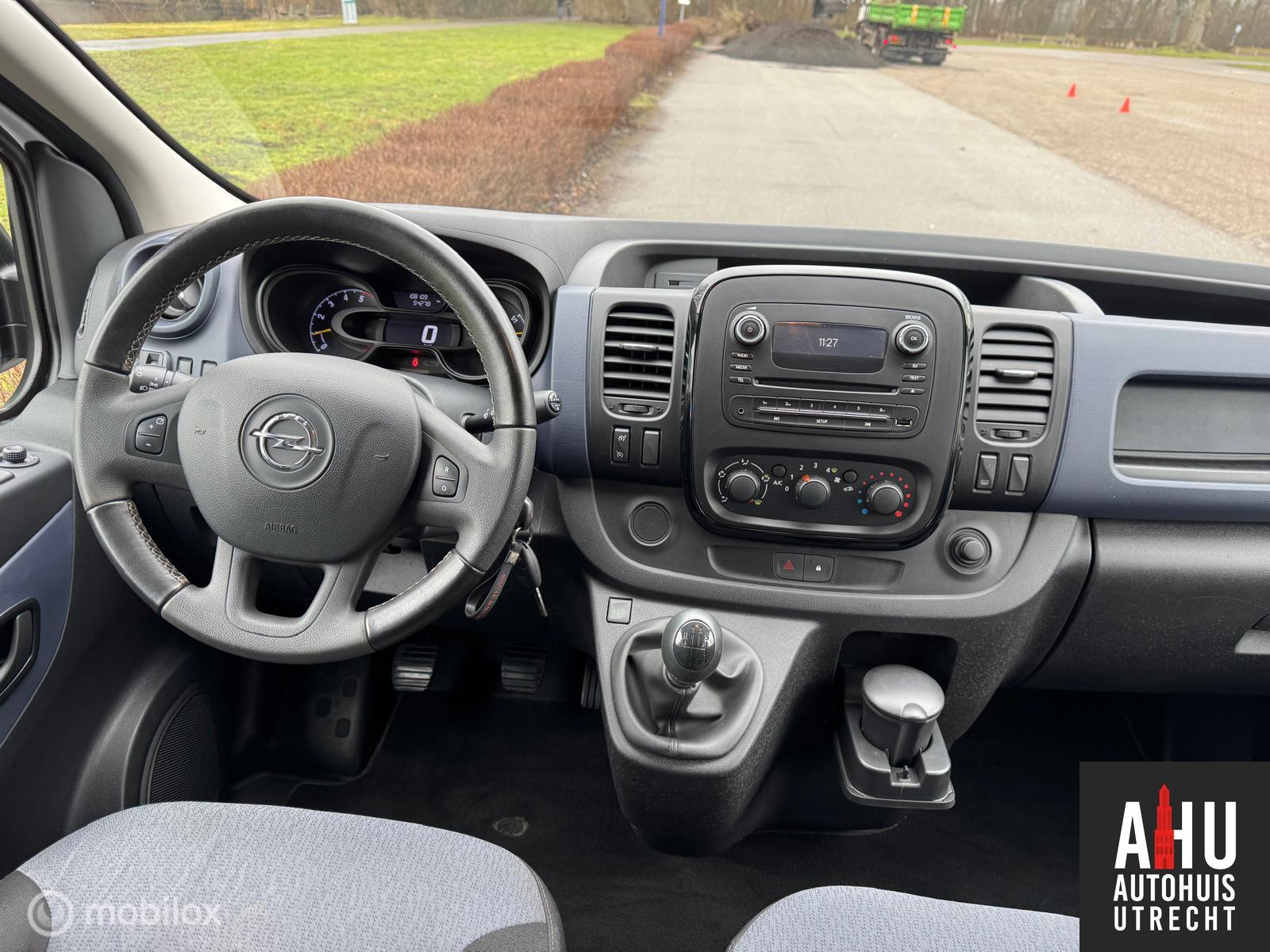 Foto van Opel Vivaro-b