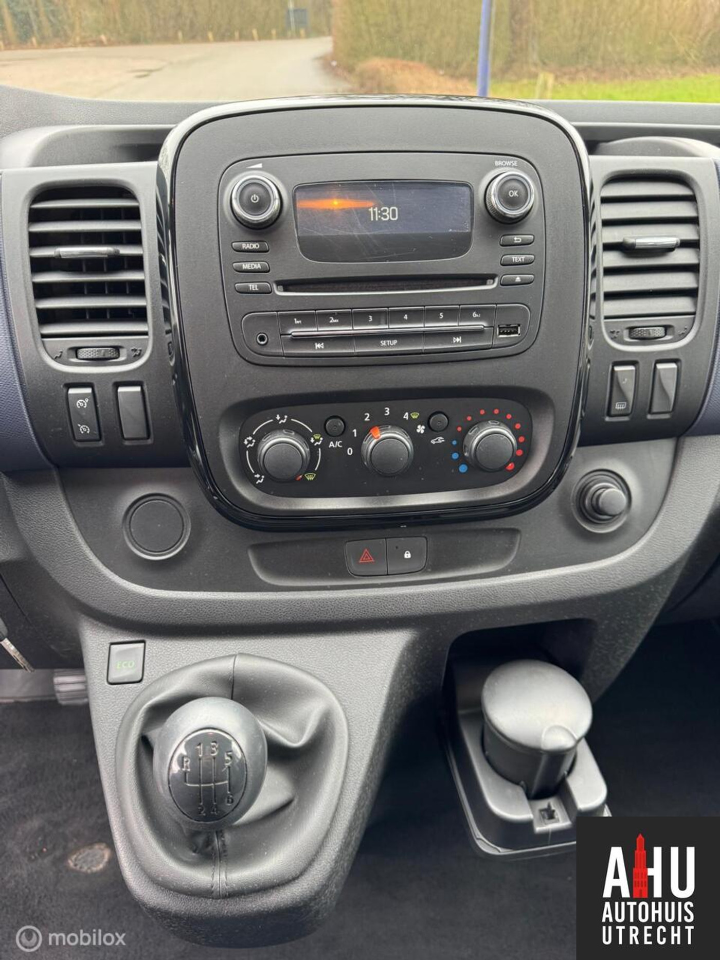 Foto van Opel Vivaro-b