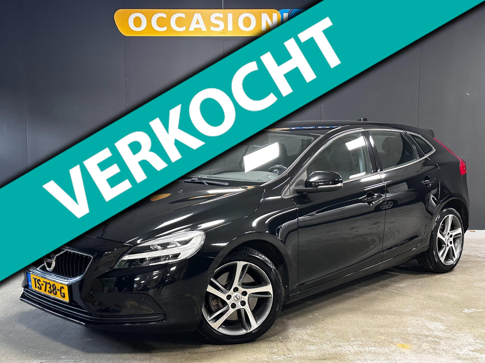 Volvo V40 1.5 T3 Inscription|TREKHAAK|CAMERA|LED|STOELV|CRUISE|DODEHOEK|NAVI|BLUETOOTH|KEYLESS|17INCH| 2017 - voorkant