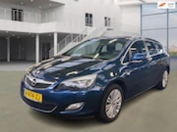 Opel Astra 1.4 Turbo Sport 2011 - voorkant