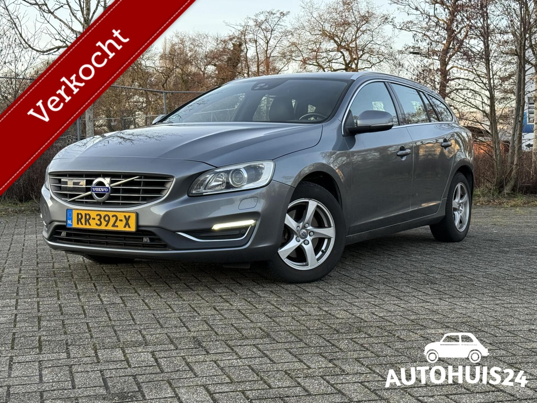 Volvo V60 2.0 D4 Nordic+ Luxury AUT-8 Trekhaak XENON LEDER DAB KEYLESS 2017 - voorkant