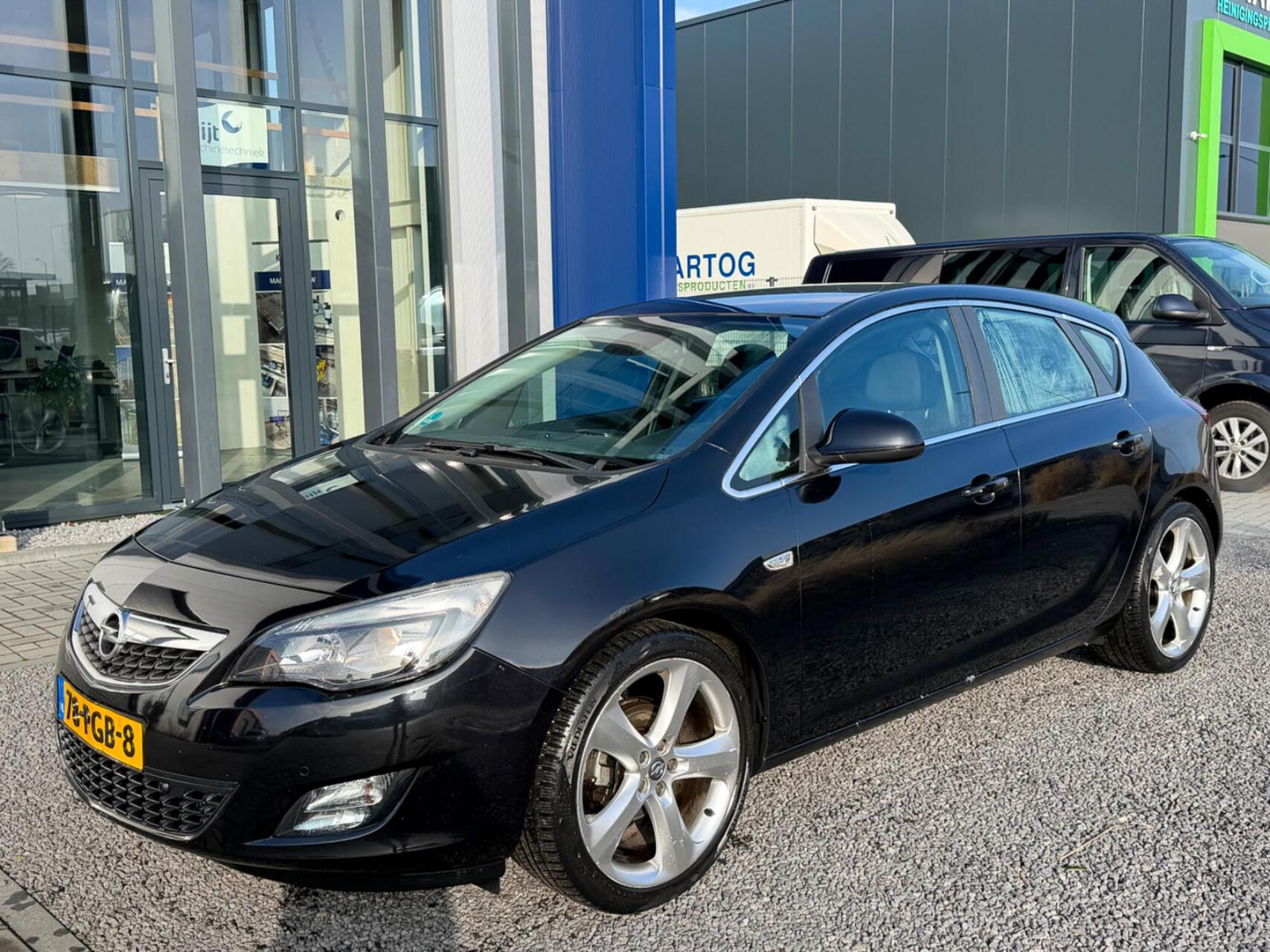 Opel Astra 1.4 Turbo Sport 140PK|AIRCO|CRUISE|PDC|NAP 2011 - voorkant