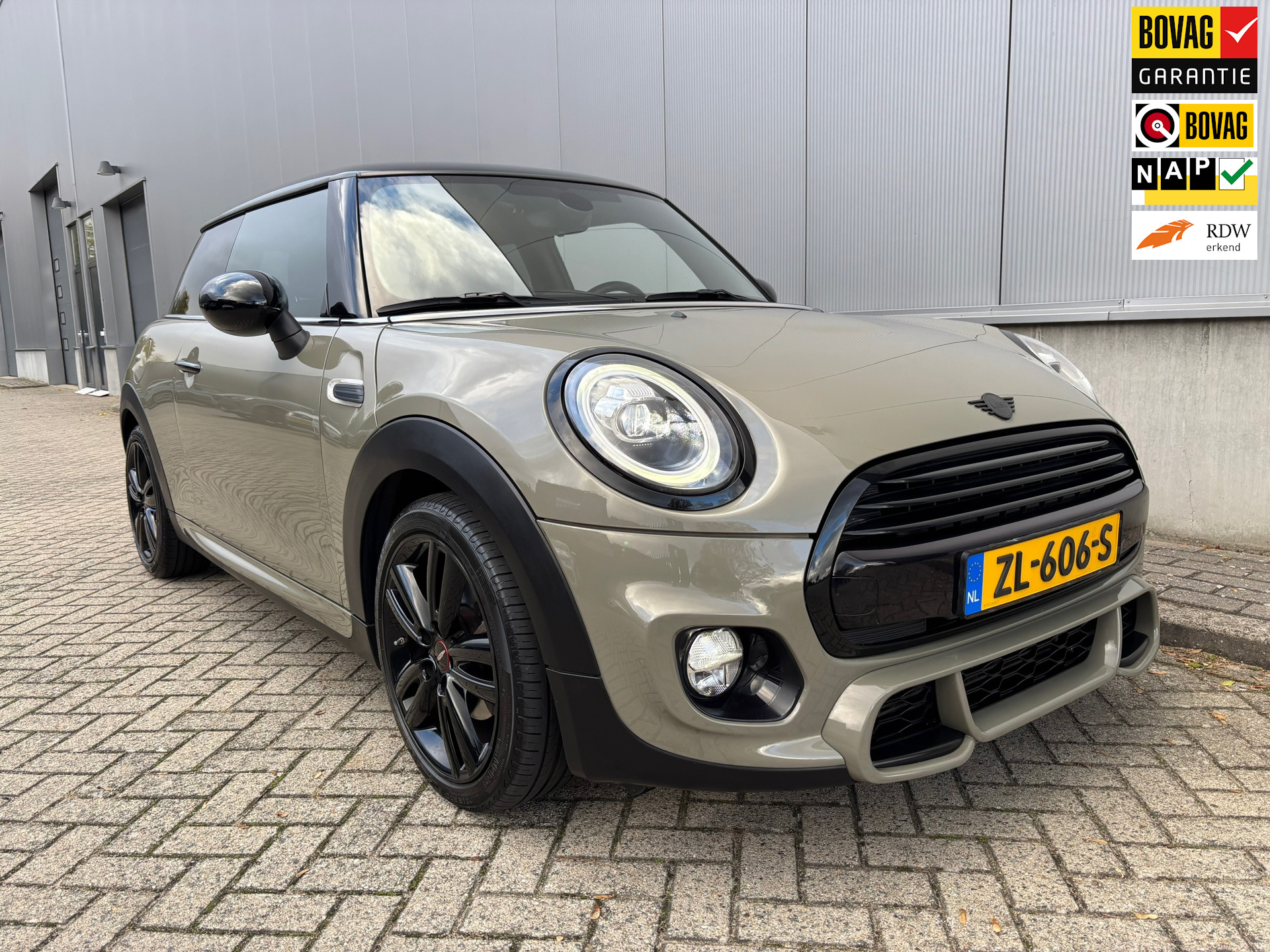 Mini Cooper 1.5 Cooper / JCW Pakket / Piano Black / Carplay (Verkocht) 2019 - voorkant