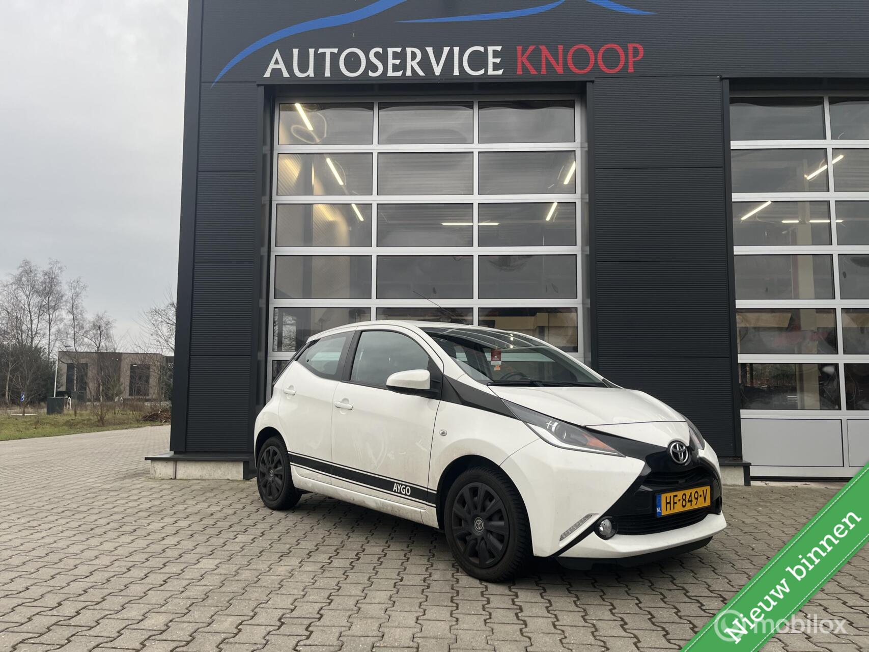 Toyota Toyota Aygo 1.0 VVT-i x-play 2015 - voorkant