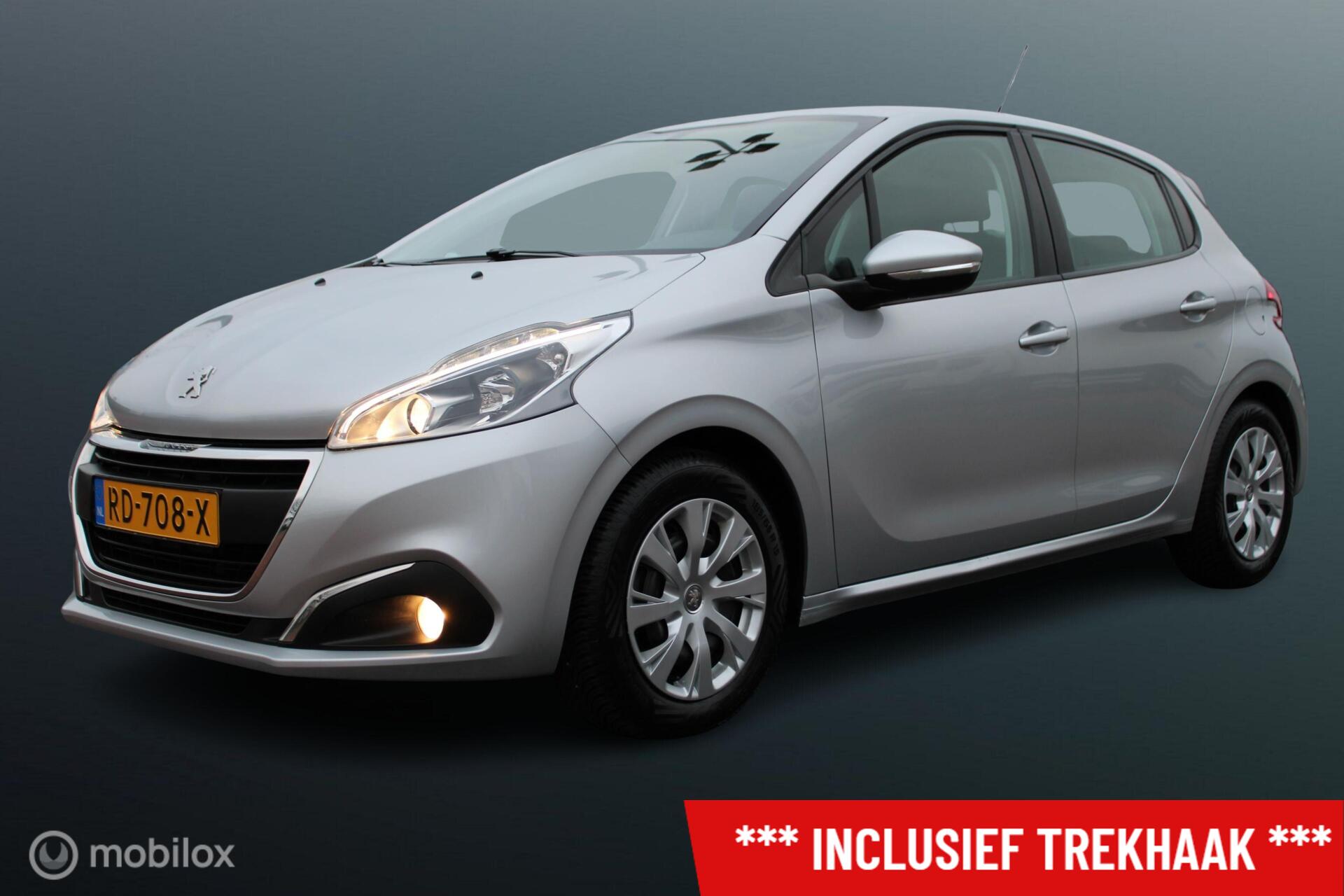 Peugeot 208 1.2 PureTech Blue Lion, Trekhaak, Pdc, Cruise, Airco, All season banden, Distributie vervangen, Navi, App connect, 2017 - voorkant