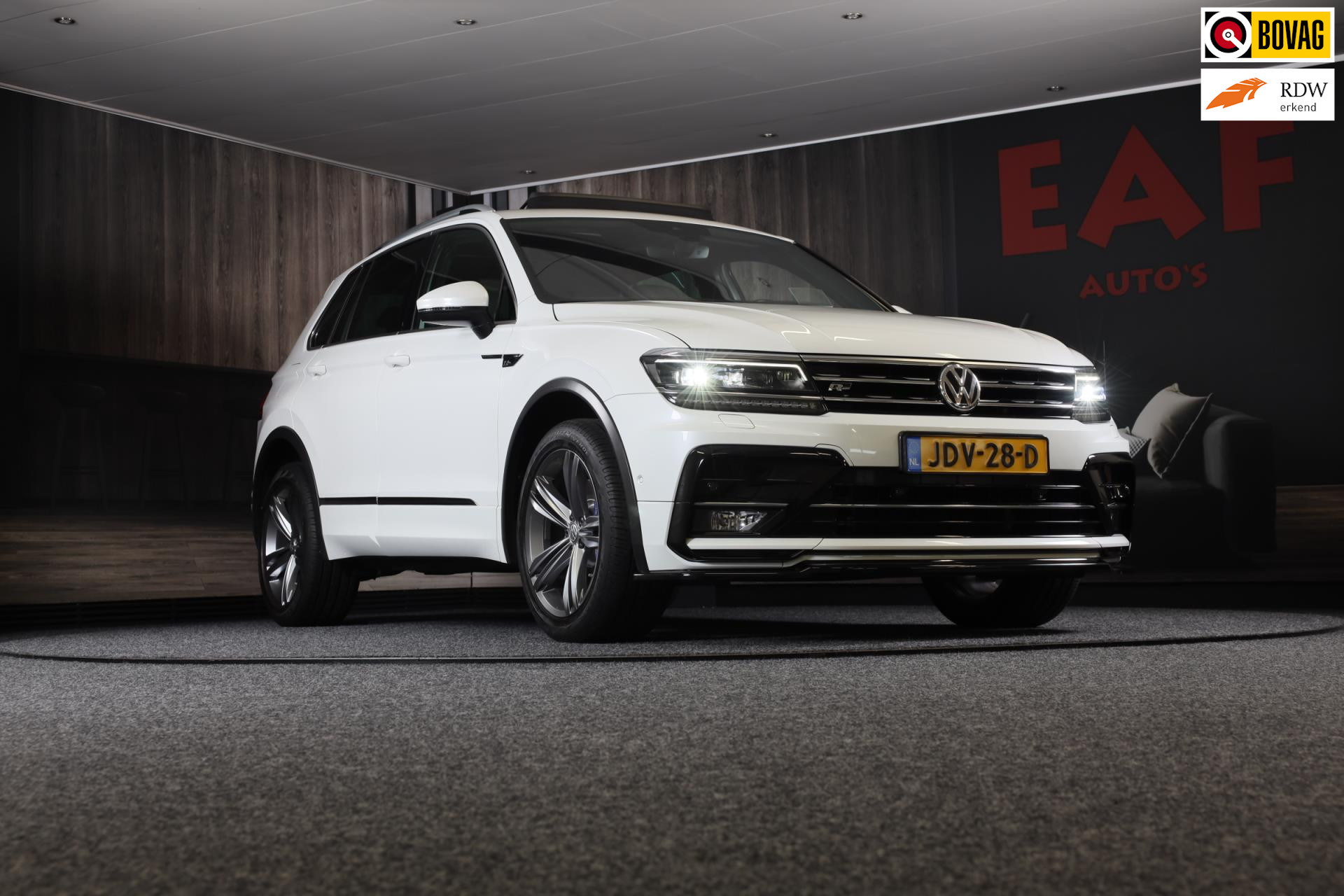 Volkswagen Tiguan 2.0 TSI 4Motion R Line / 190 Pk / Digital Cockpit / Acc / Lane Assist / Open Pano / Led / Trekhaak / Pdc / 19 In 2019 - voorkant