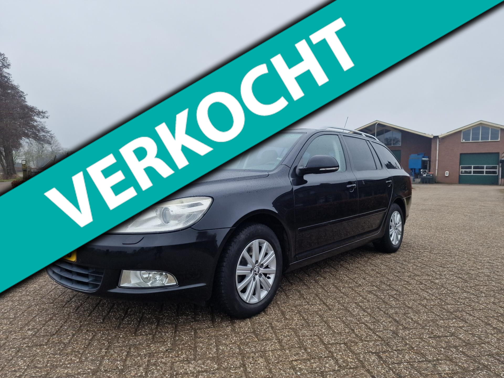 Skoda Octavia 1.2 TSI Elegance Line PANO NAVI LEDER PSENSOR 2010 - voorkant