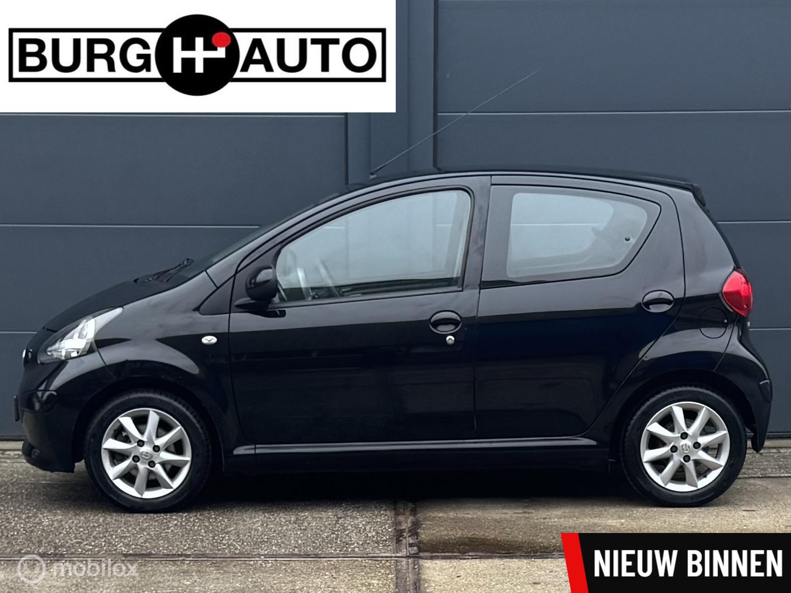 Toyota Toyota Aygo 1.0-12V 5 deurs - AIRCO - LM VELGEN - EL. RAMEN - CPV - RADIO/CD - STUURBEKRACHTIGING - AIRBAGS - ZWART METALLIC - APK T/M 31-01-2027 - 2008 - voorkant