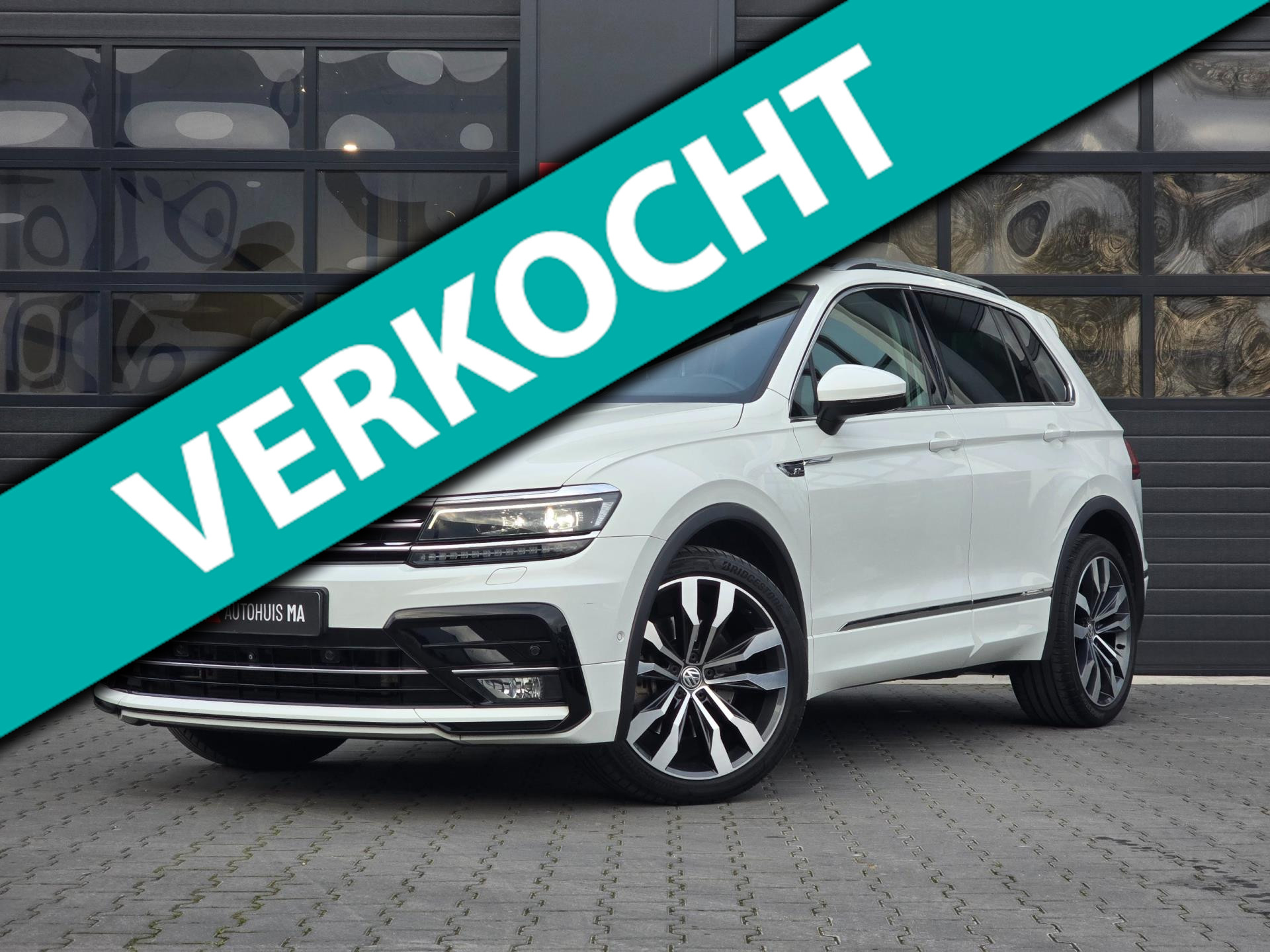 Volkswagen Tiguan 2.0 TSI 4Motion R-Line Pano|Keyless|360°Camera|Trekhaak|Elektr. Achterklep|Cruise 2017 - voorkant