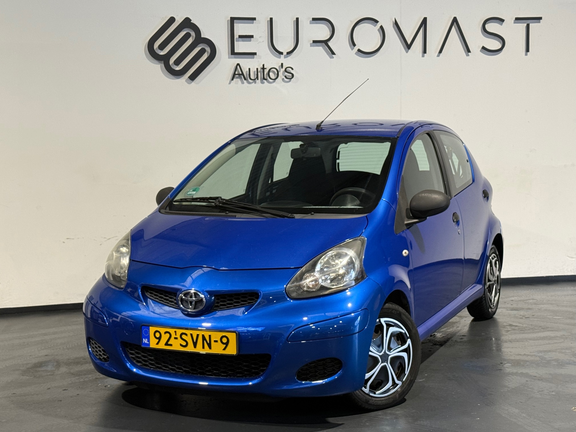 Toyota Toyota Aygo 1.0-12V Now Airco 5drs  Eleckt.ramen  Nieuw apk  Dealer onderhouden 2011 - voorkant
