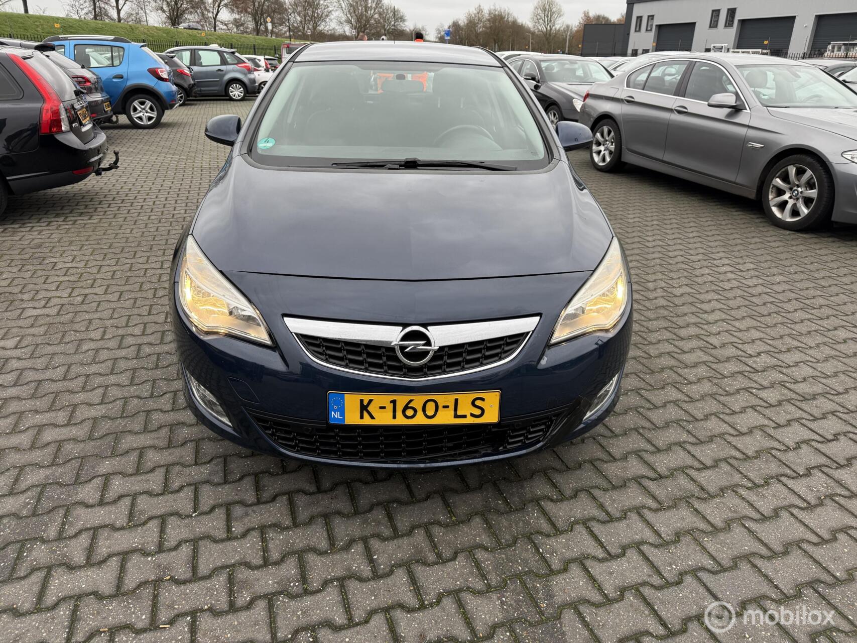 Opel Astra 1.4 Selection exsport auto zo mee 2010 - voorkant