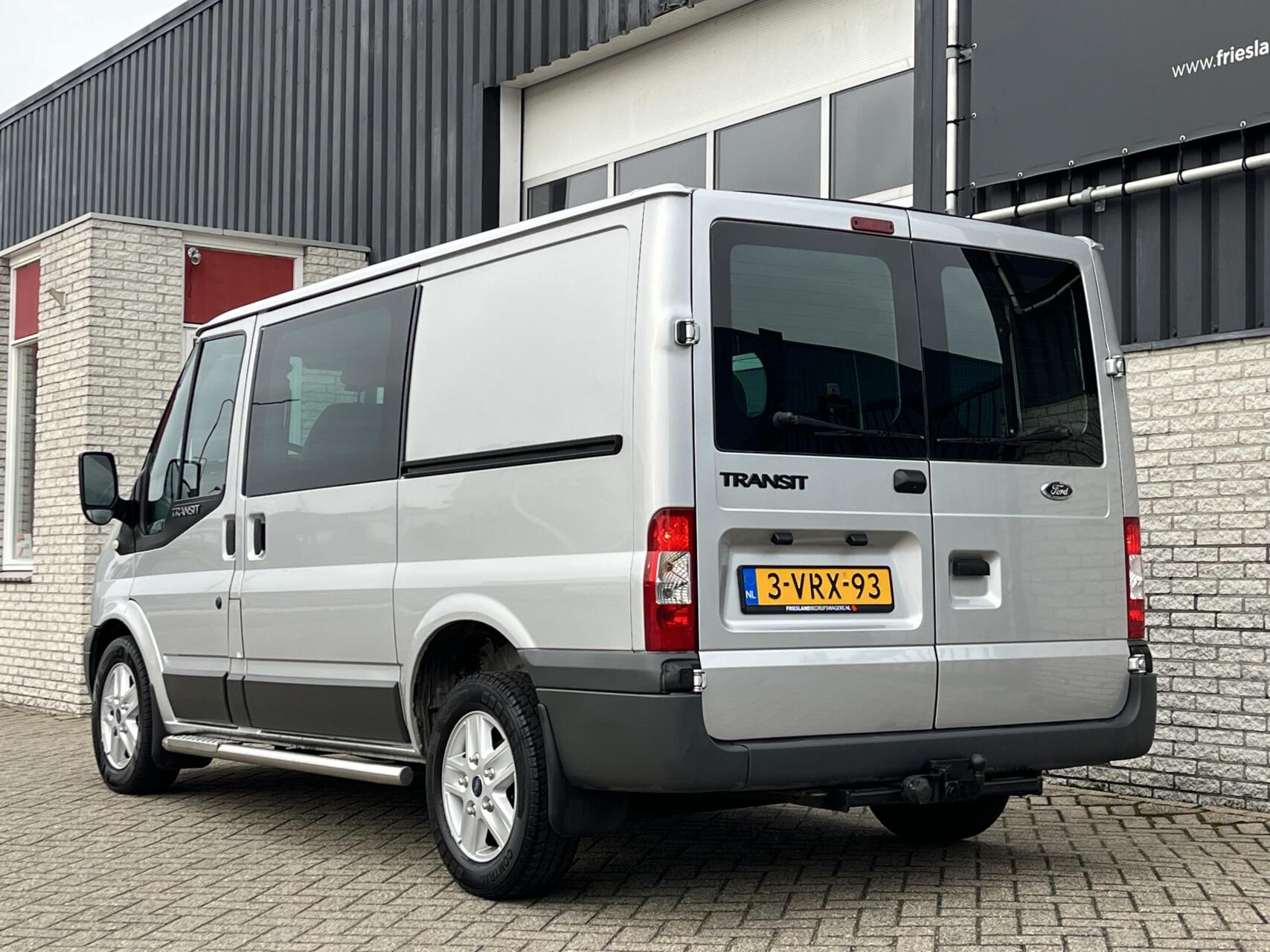 Foto van Ford Transit 260s DC 140dpf 4.36