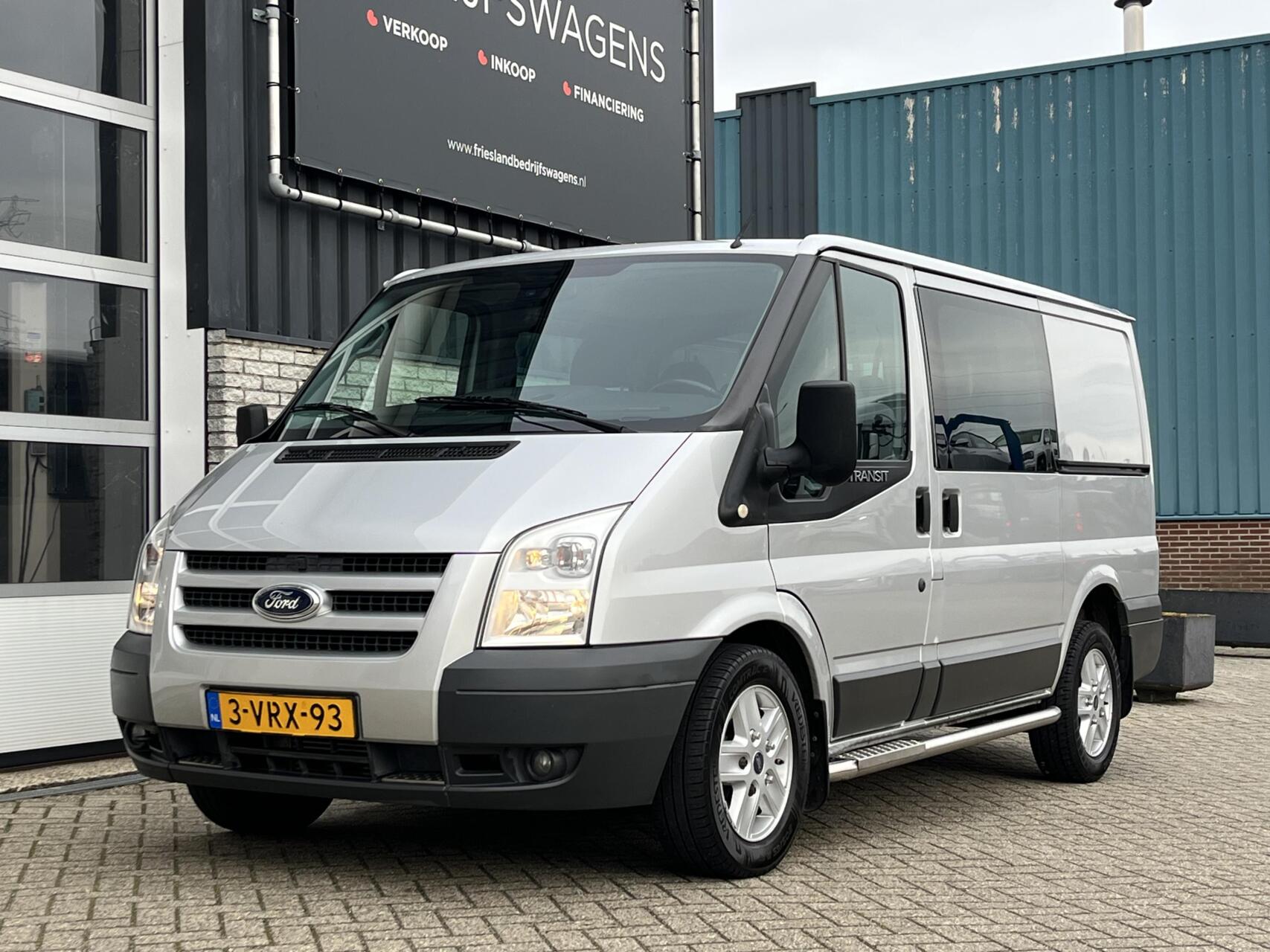 Foto van Ford Transit 260s DC 140dpf 4.36