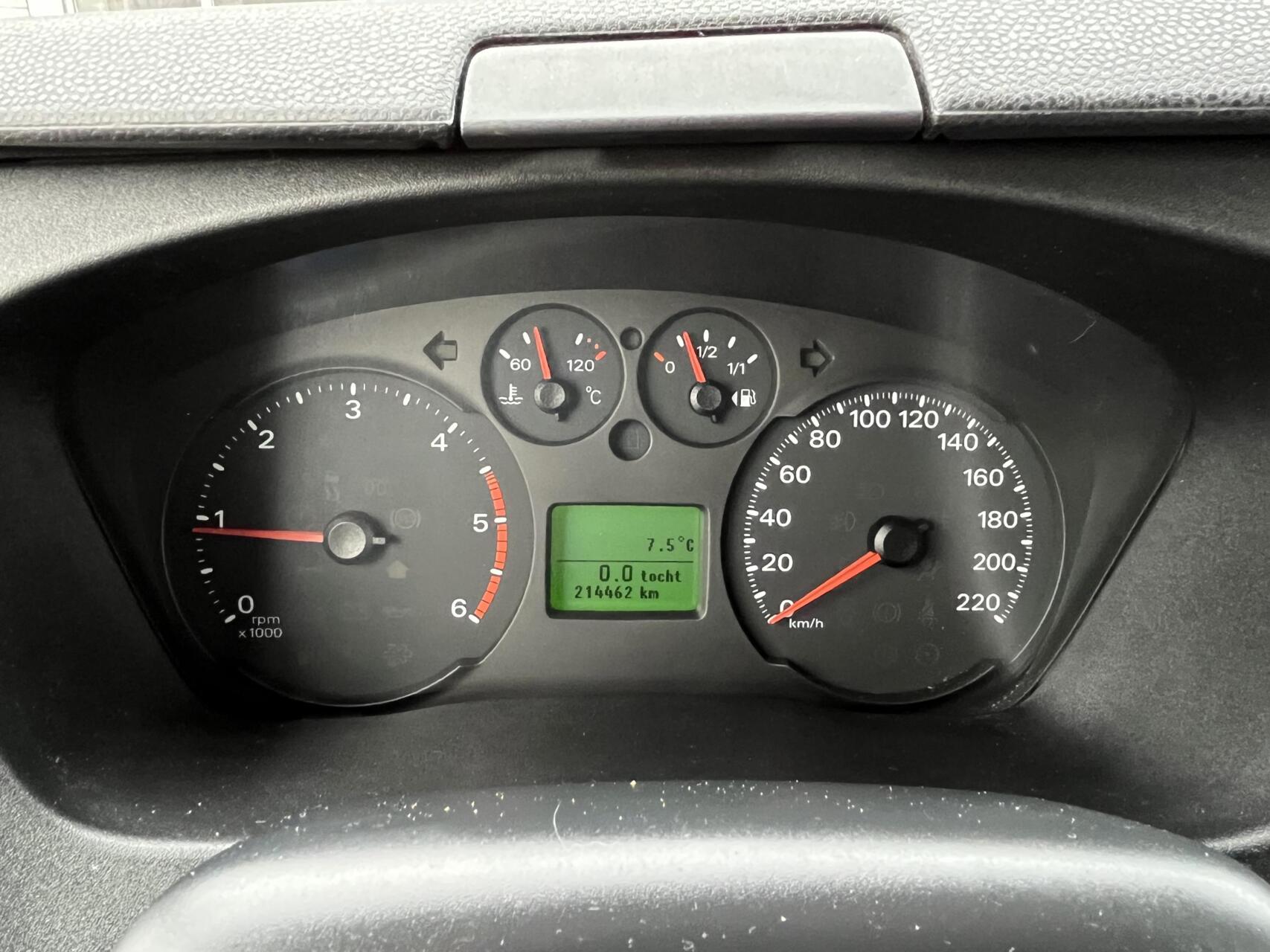 Foto van Ford Transit 260s DC 140dpf 4.36
