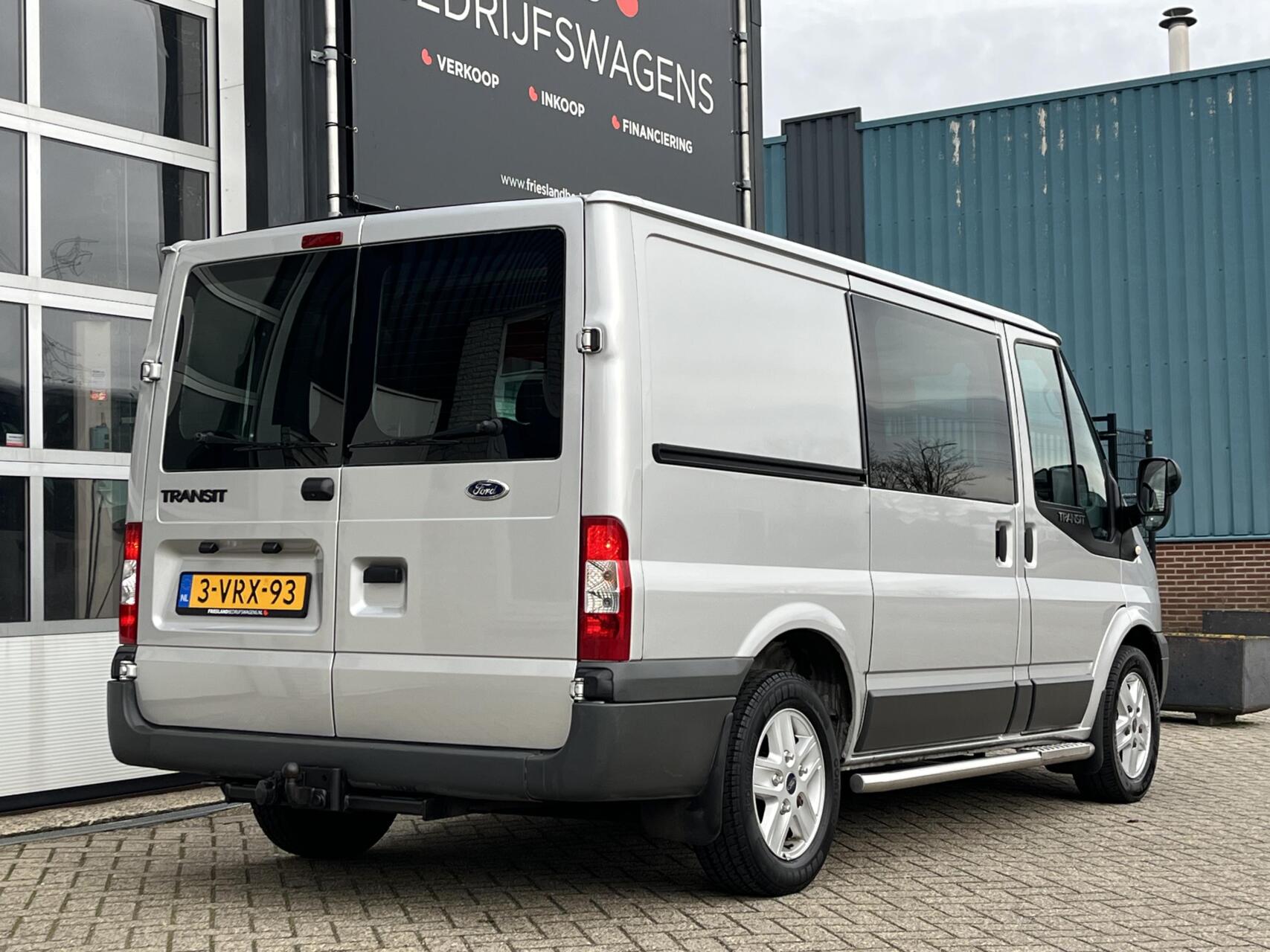 Foto van Ford Transit 260s DC 140dpf 4.36