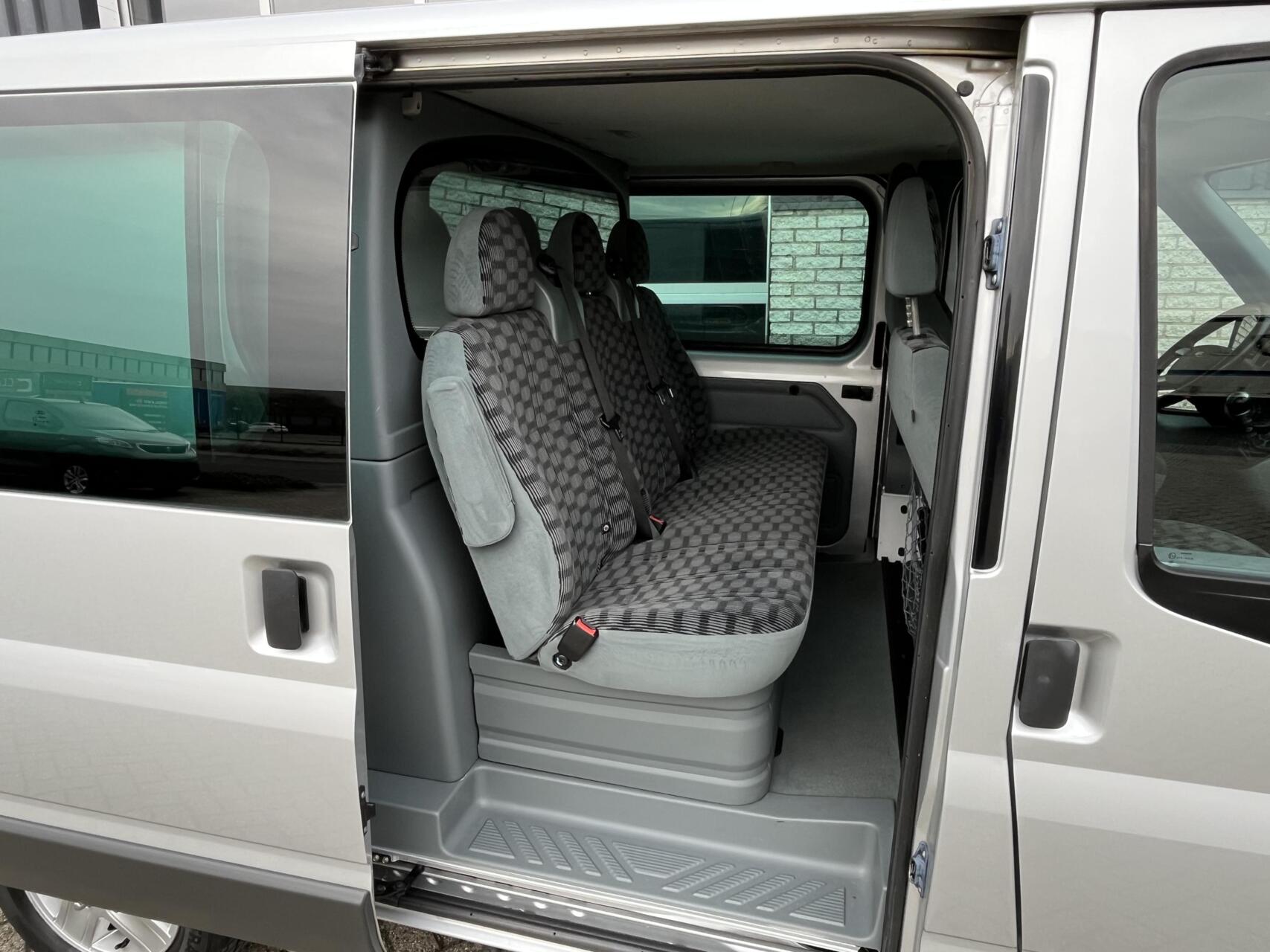Foto van Ford Transit 260s DC 140dpf 4.36
