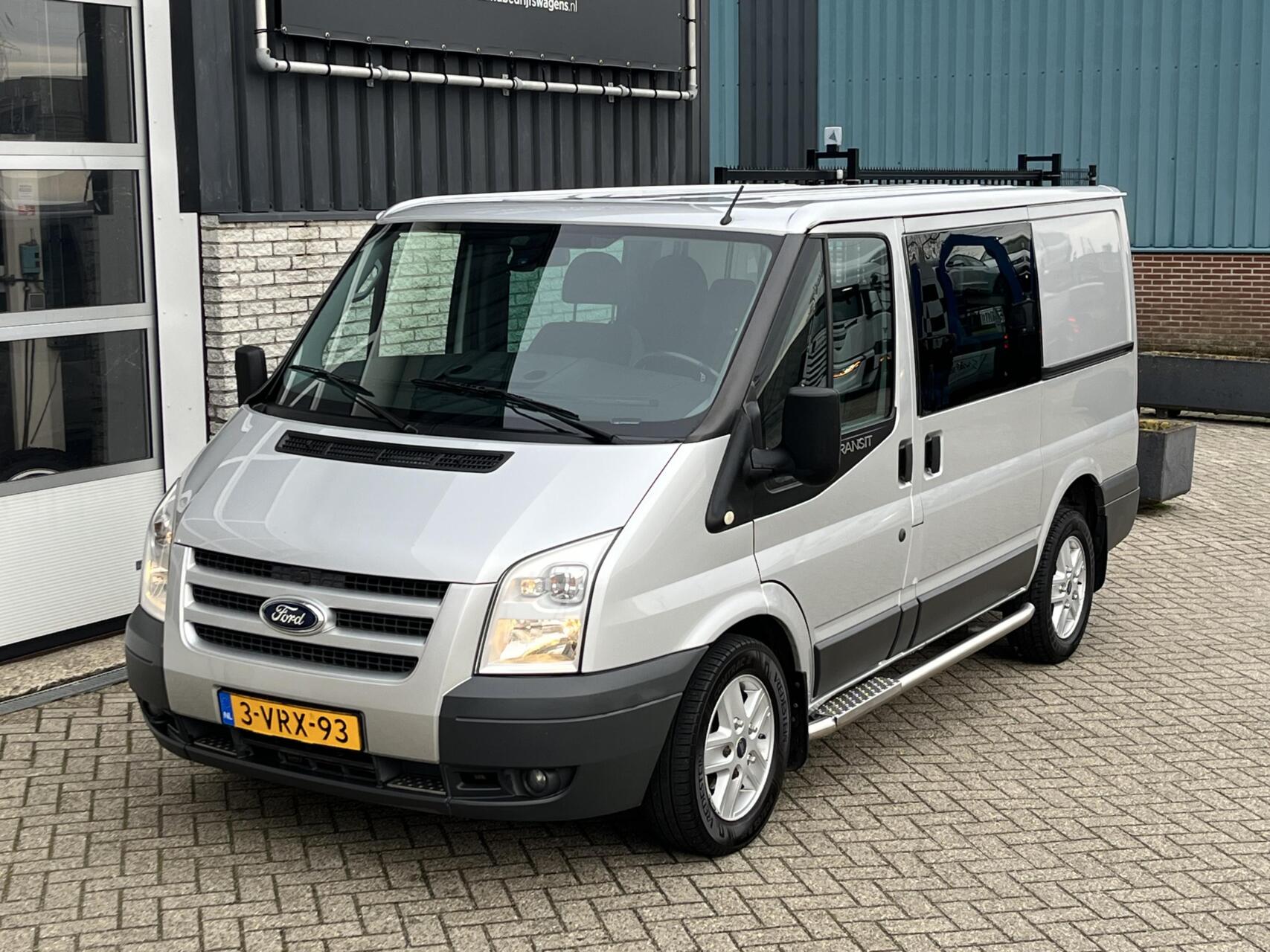 Foto van Ford Transit 260s DC 140dpf 4.36
