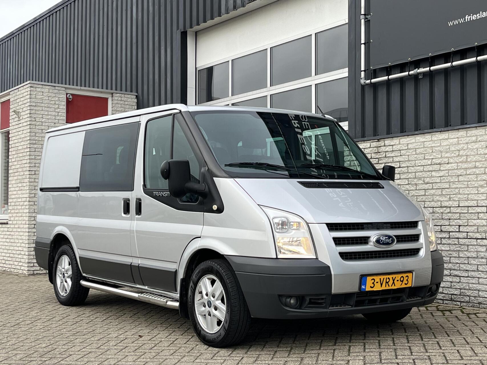 Foto van Ford Transit 260s DC 140dpf 4.36