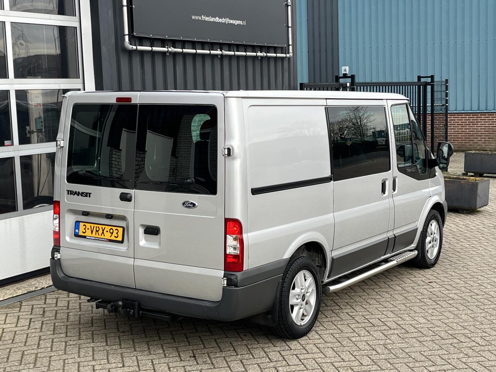 Foto van Ford Transit 260s DC 140dpf 4.36