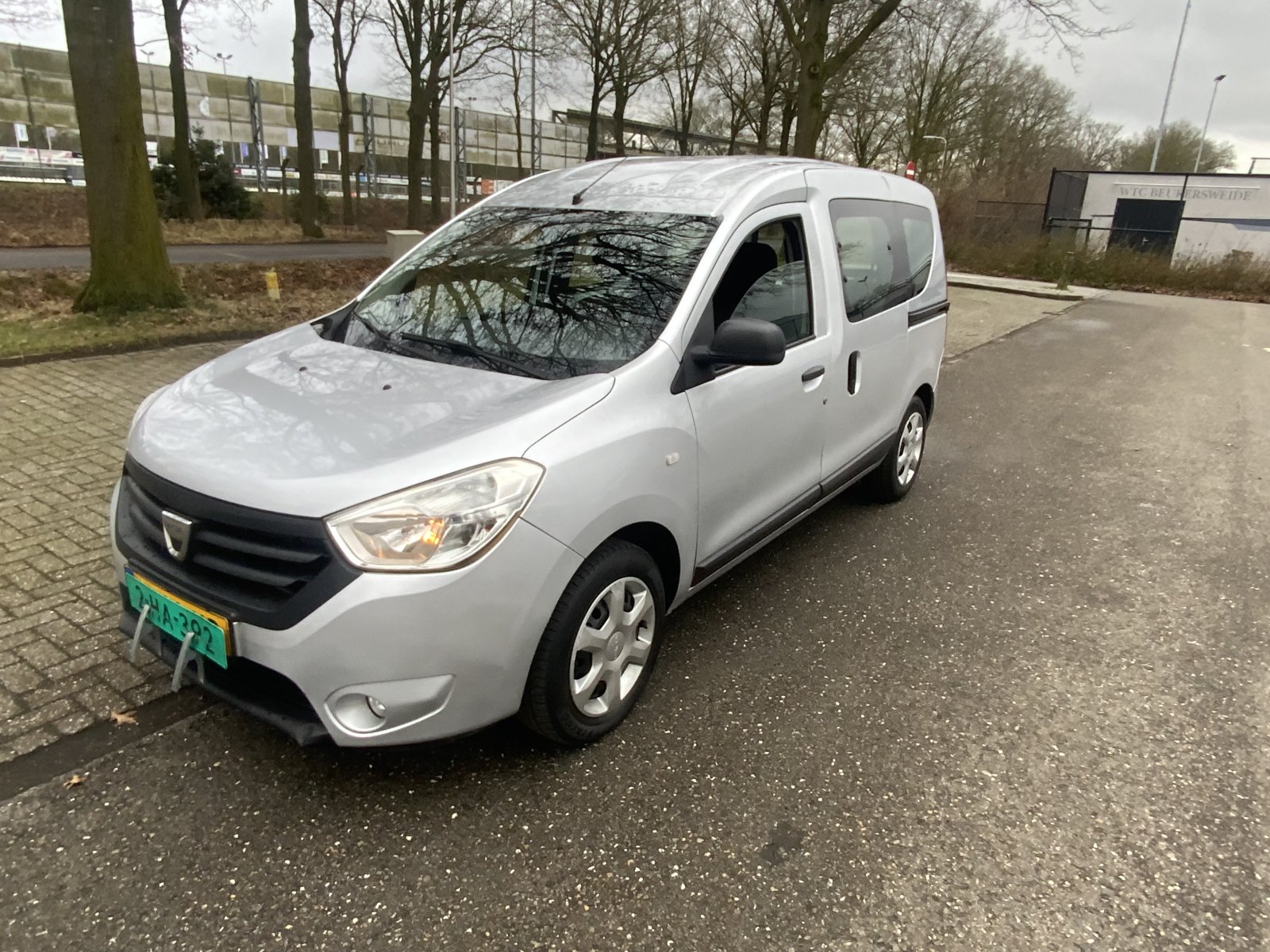 Dacia Dokker 1.2 TCe S&S Ambiance TREKHAAK 2016 - voorkant