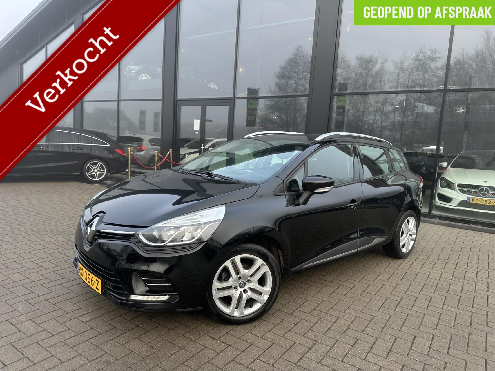 Renault Clio TCe 90 Limited|AppleCarPlay|PDC 2018 - voorkant