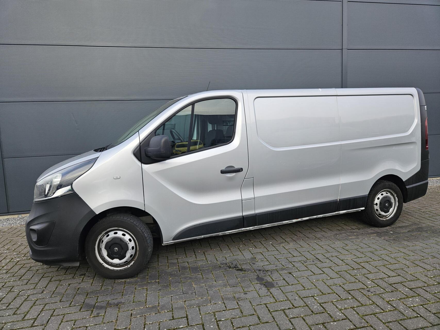 Foto van Opel Vivaro-b