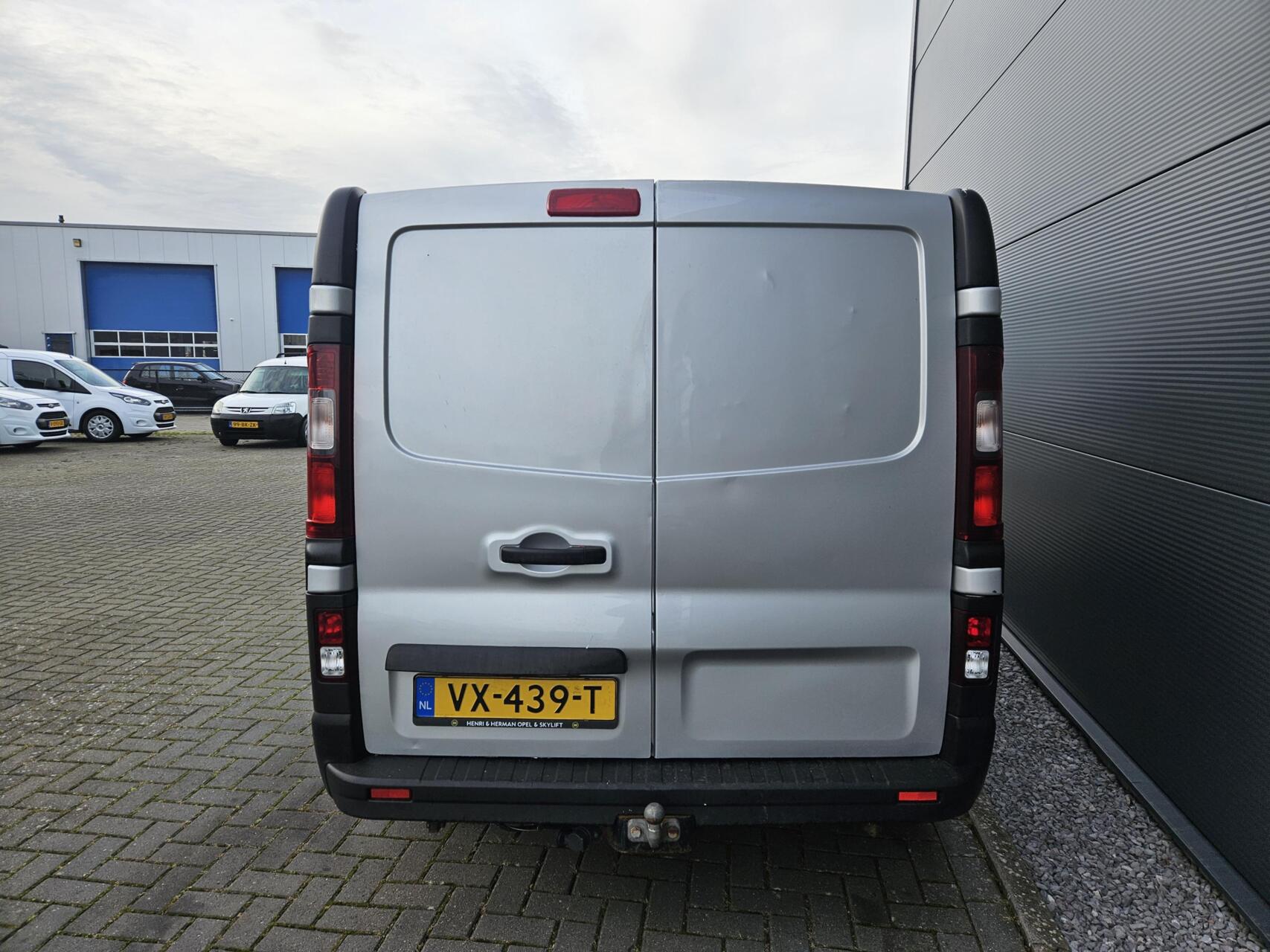 Foto van Opel Vivaro-b