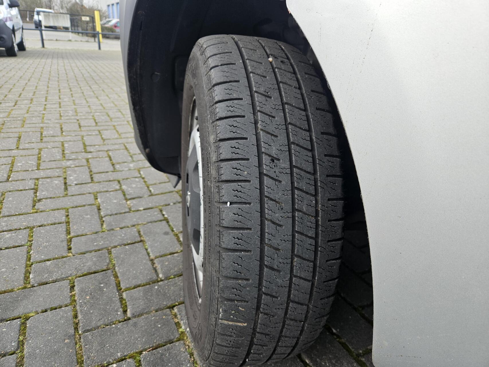 Foto van Opel Vivaro-b