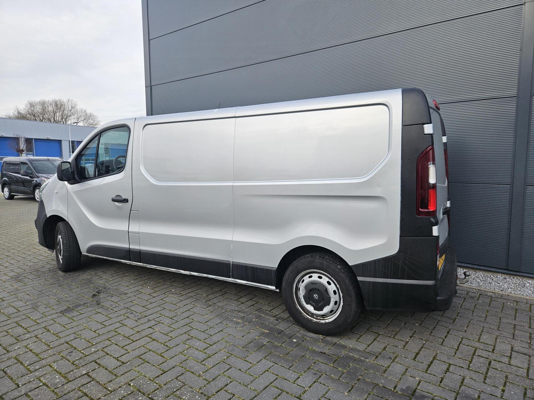 Foto van Opel Vivaro-b