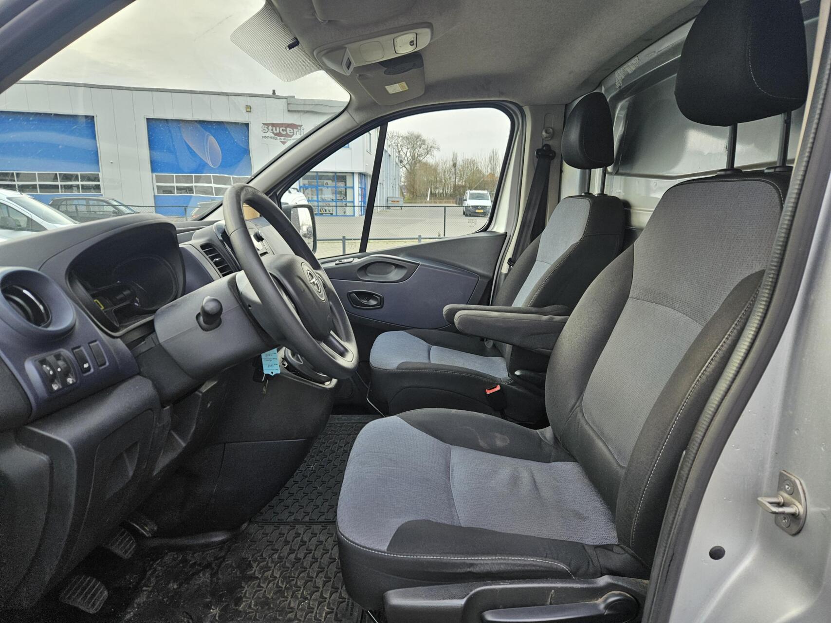 Foto van Opel Vivaro-b