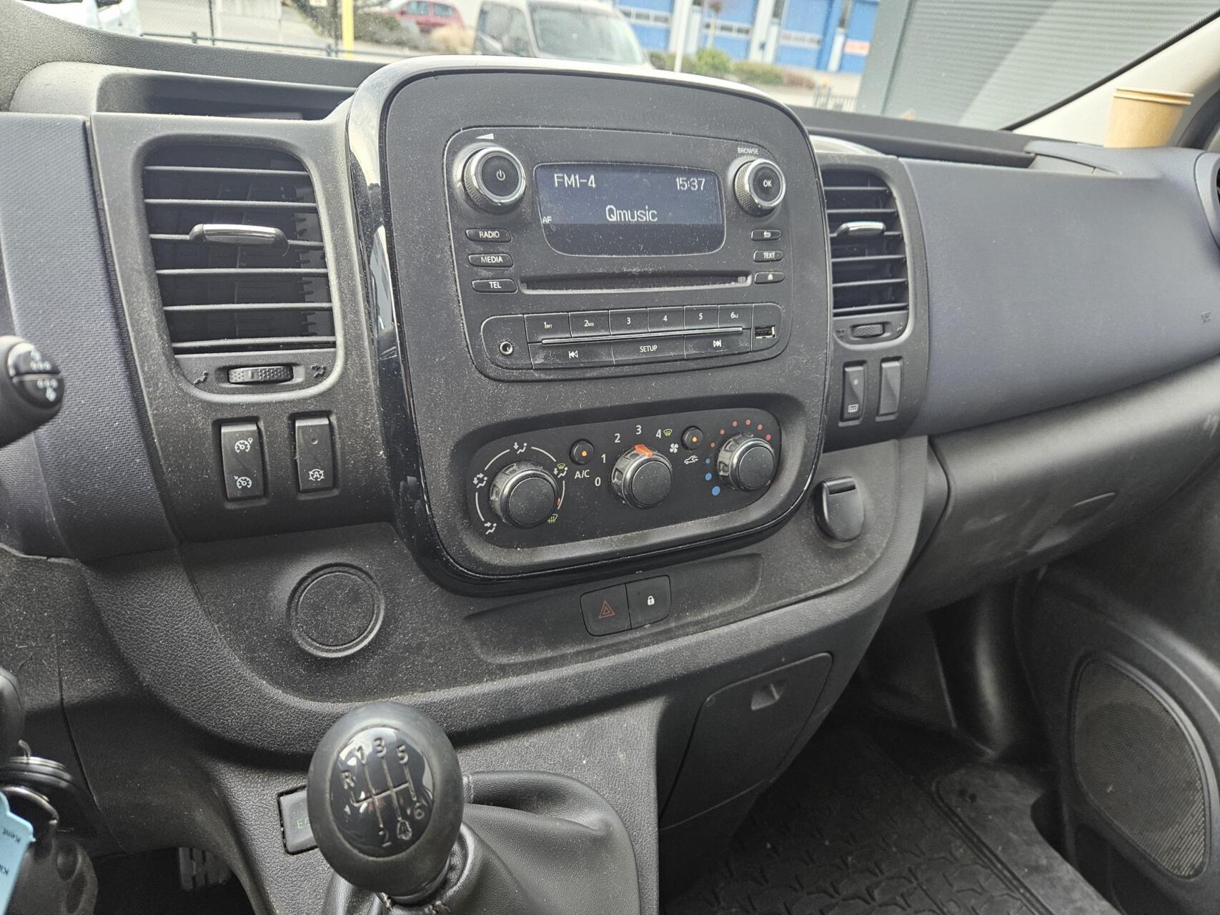 Foto van Opel Vivaro-b