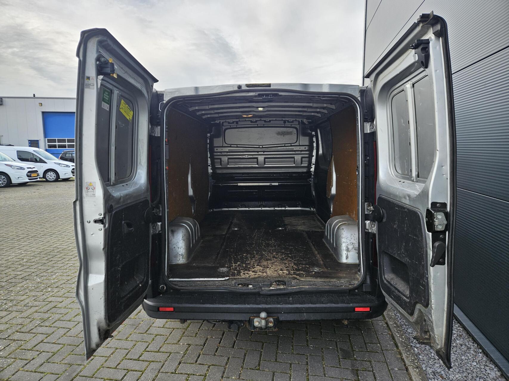 Foto van Opel Vivaro-b
