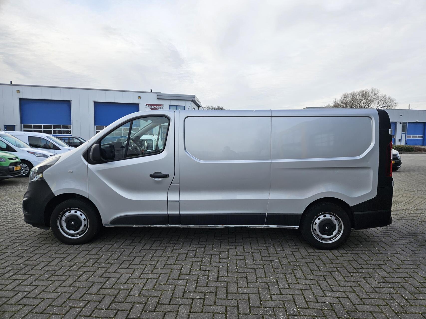 Foto van Opel Vivaro-b