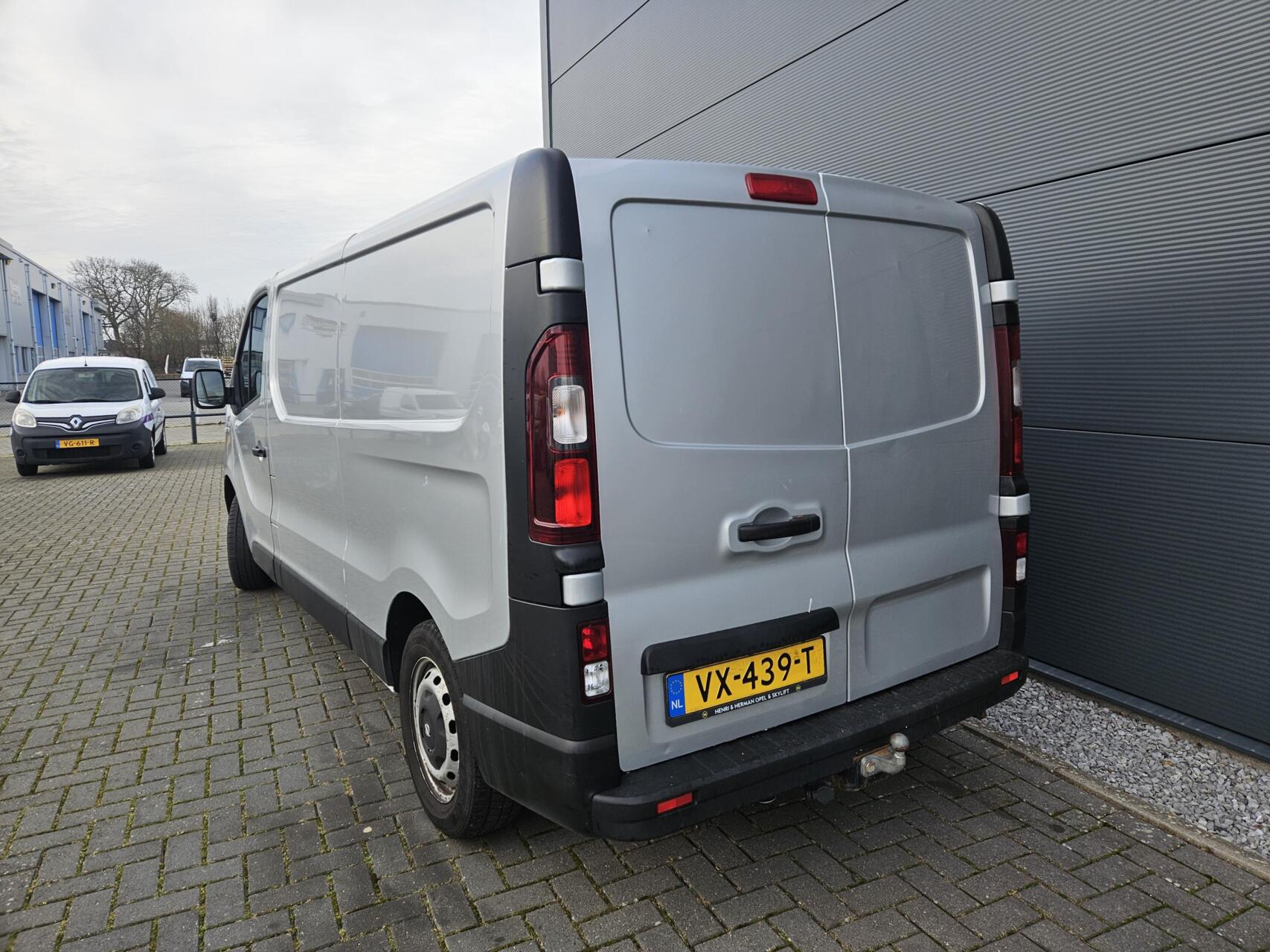 Foto van Opel Vivaro-b