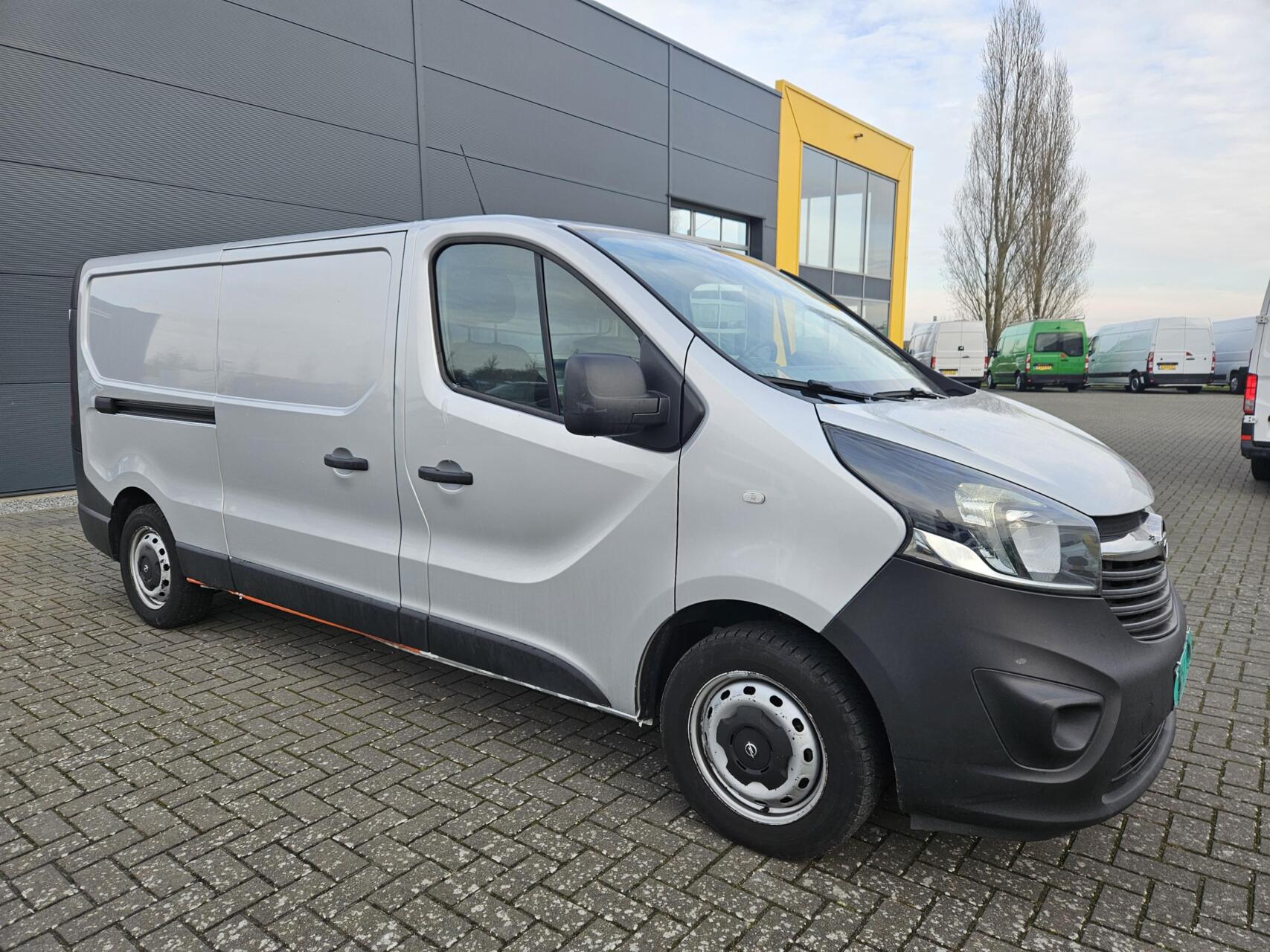 Foto van Opel Vivaro-b