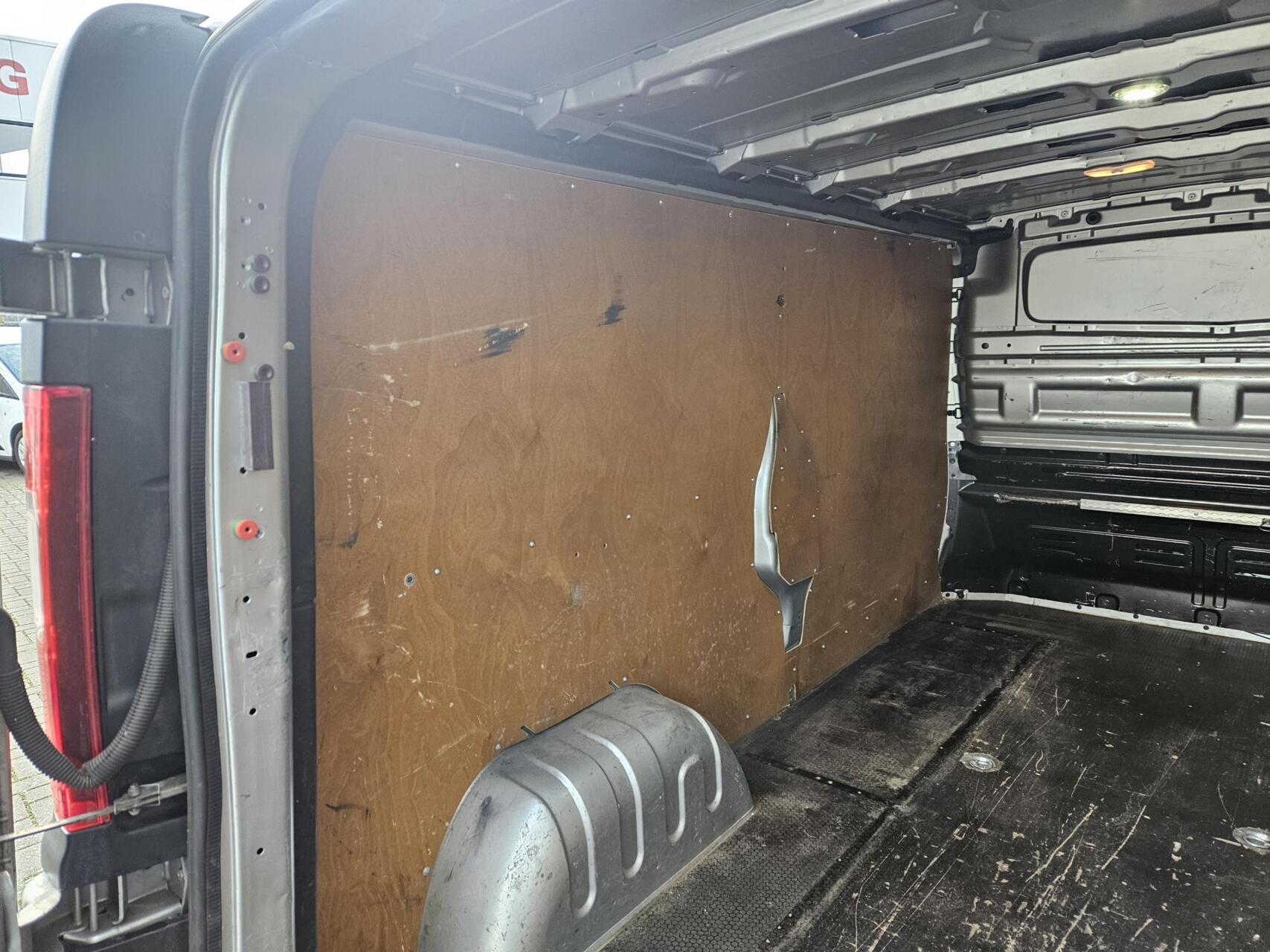 Foto van Opel Vivaro-b