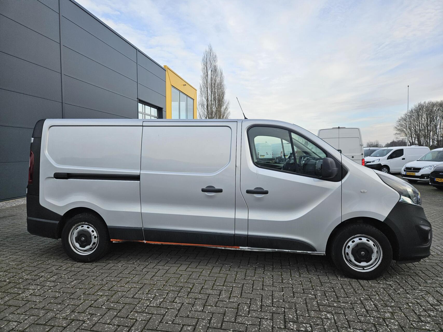 Foto van Opel Vivaro-b