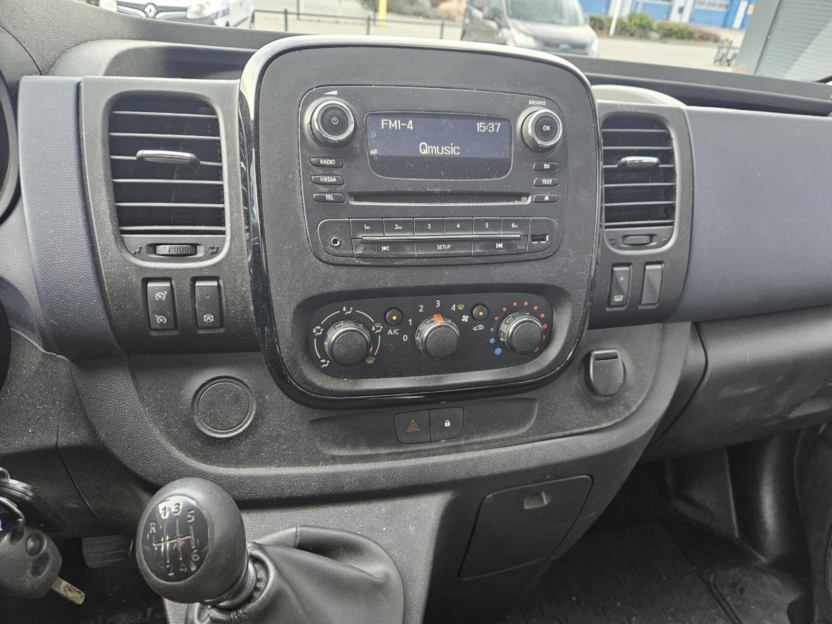 Foto van Opel Vivaro-b
