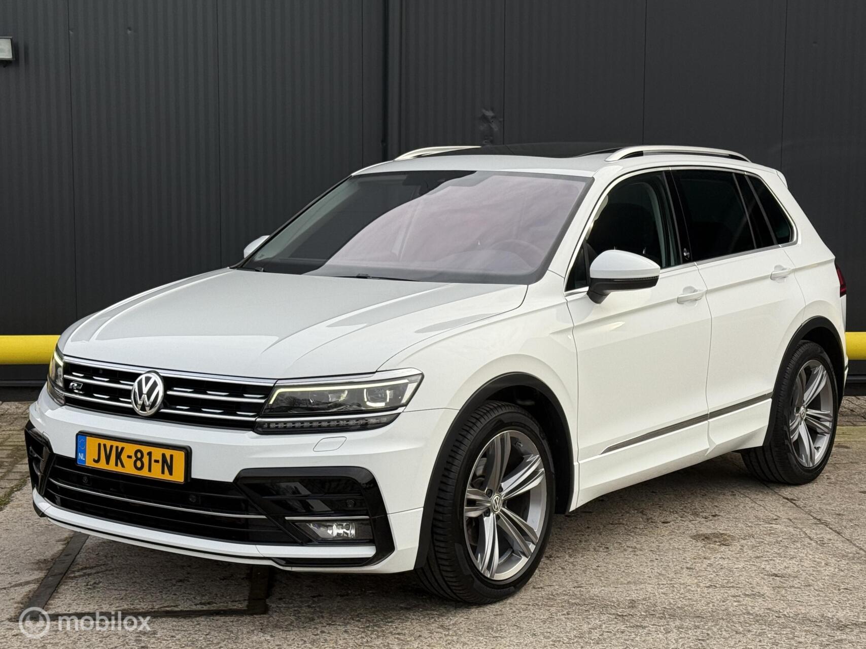 Volkswagen Tiguan 1.4 TSI ACT R-Line | PANO | Trekhaak | ACC 2017 - voorkant