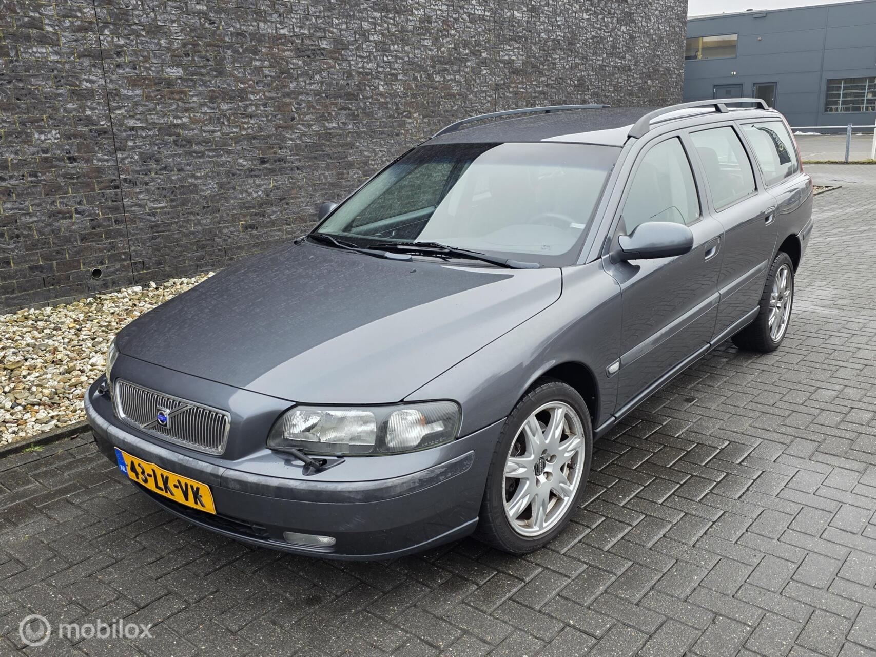 Volvo V70 2.5 T AWD Geartronic Titanium 2003 - voorkant