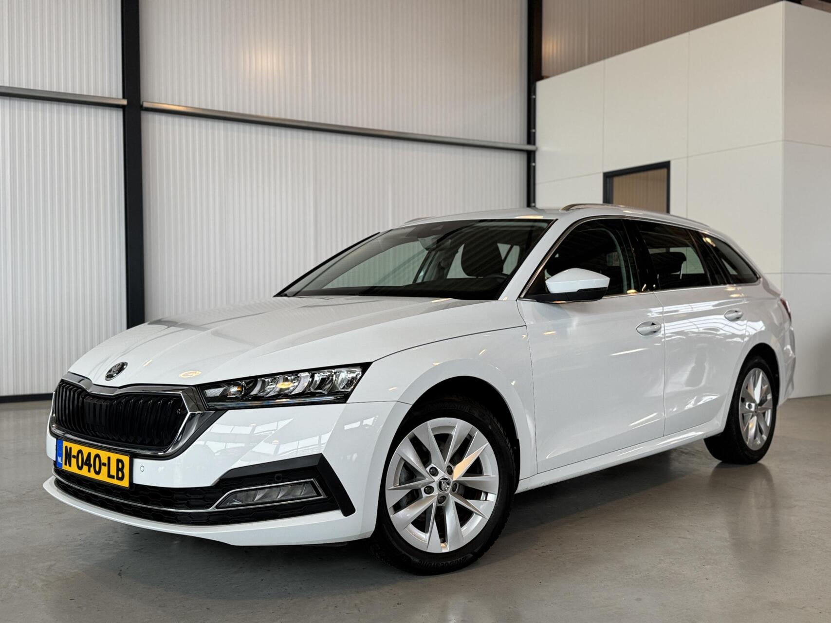 Skoda Octavia 1.0 e-TSI Business Edition Plus 2021 - voorkant